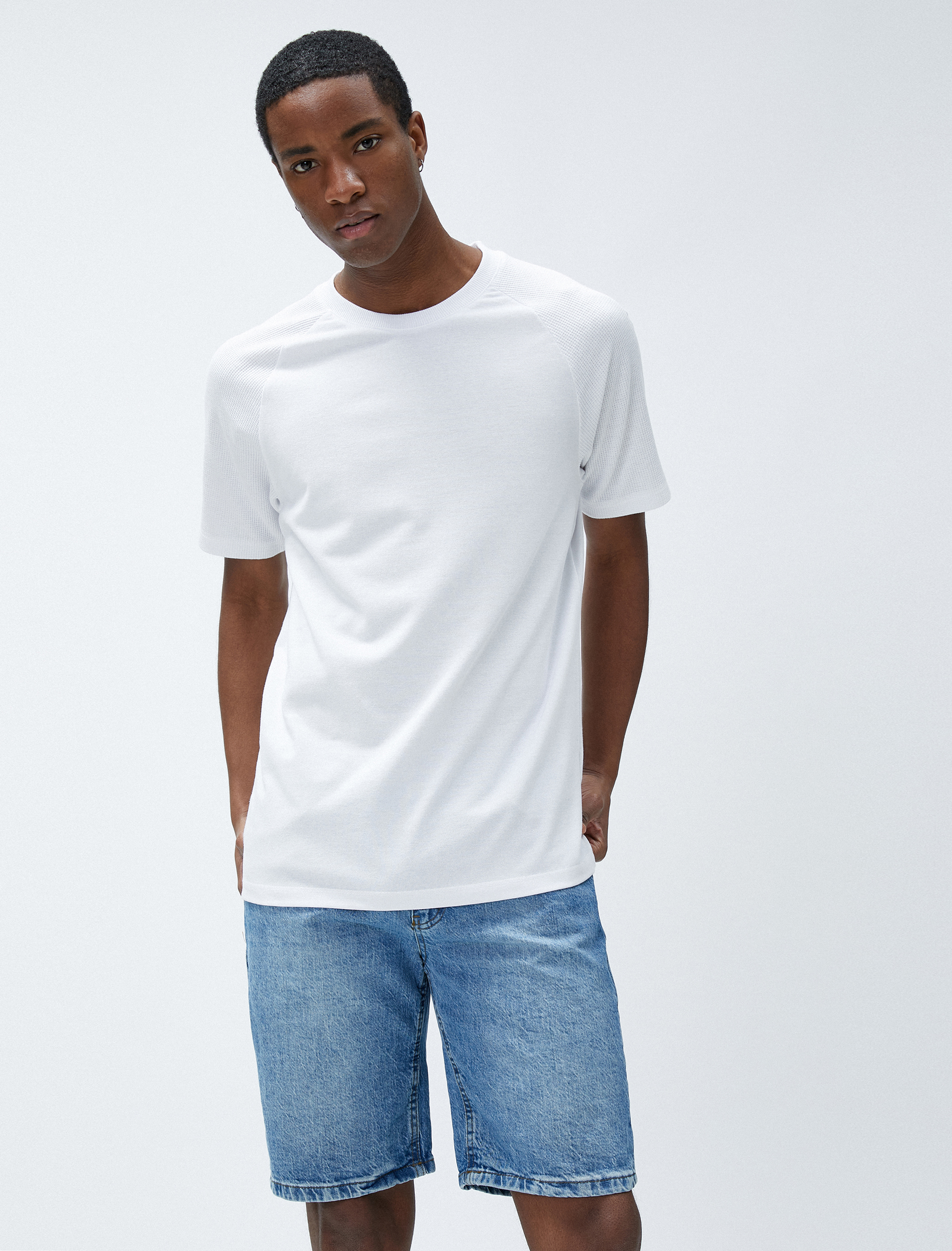   Basic Tişört Bisiklet Yaka Dokulu Reglan Kol Dar Kesim