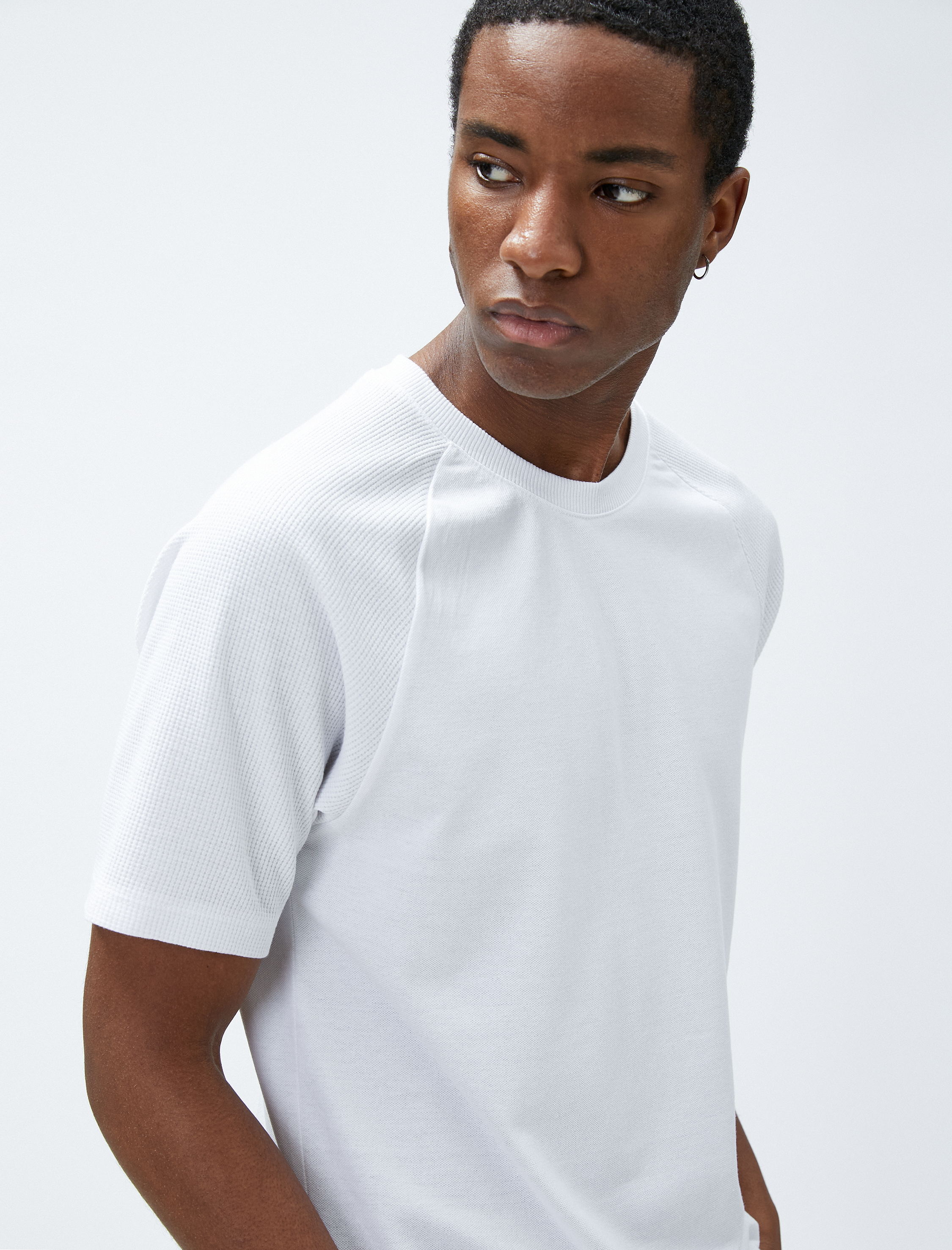   Basic Tişört Bisiklet Yaka Dokulu Reglan Kol Dar Kesim