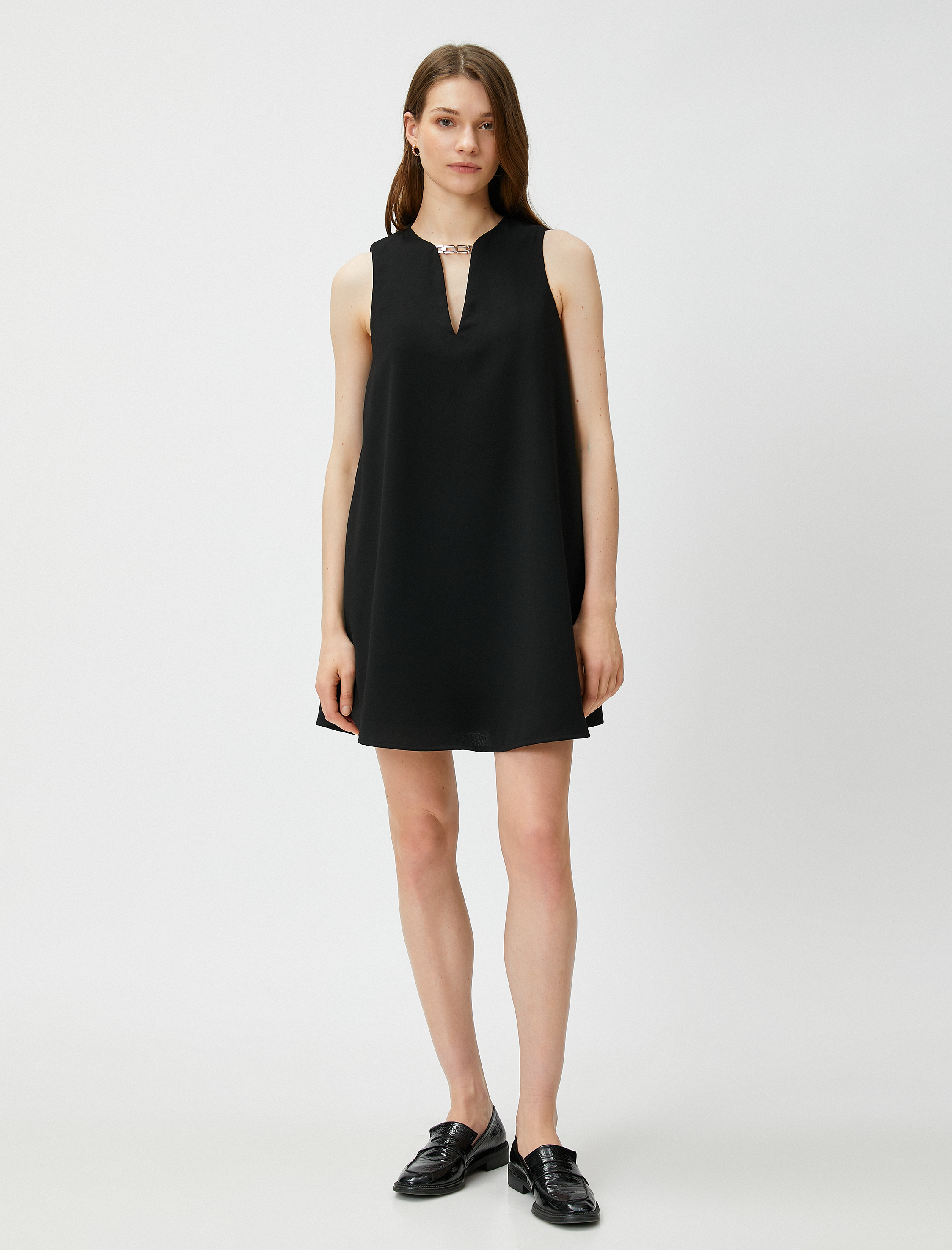   Mini Elbise Kolsuz Zincir Detaylı