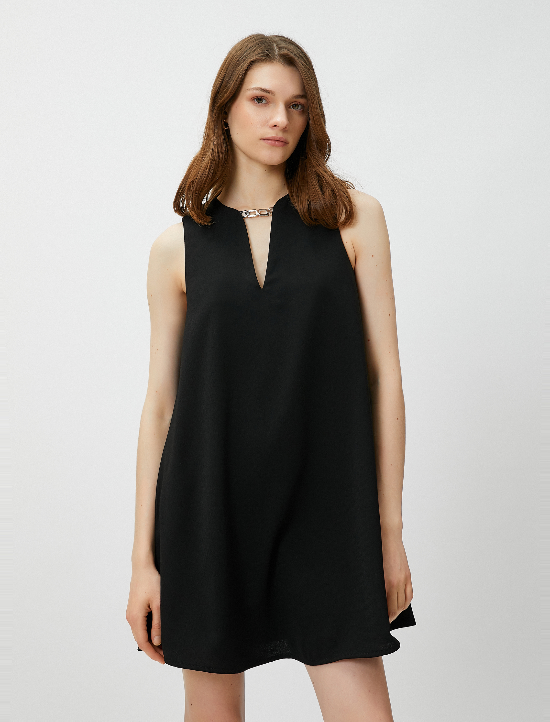   Mini Elbise Kolsuz Zincir Detaylı