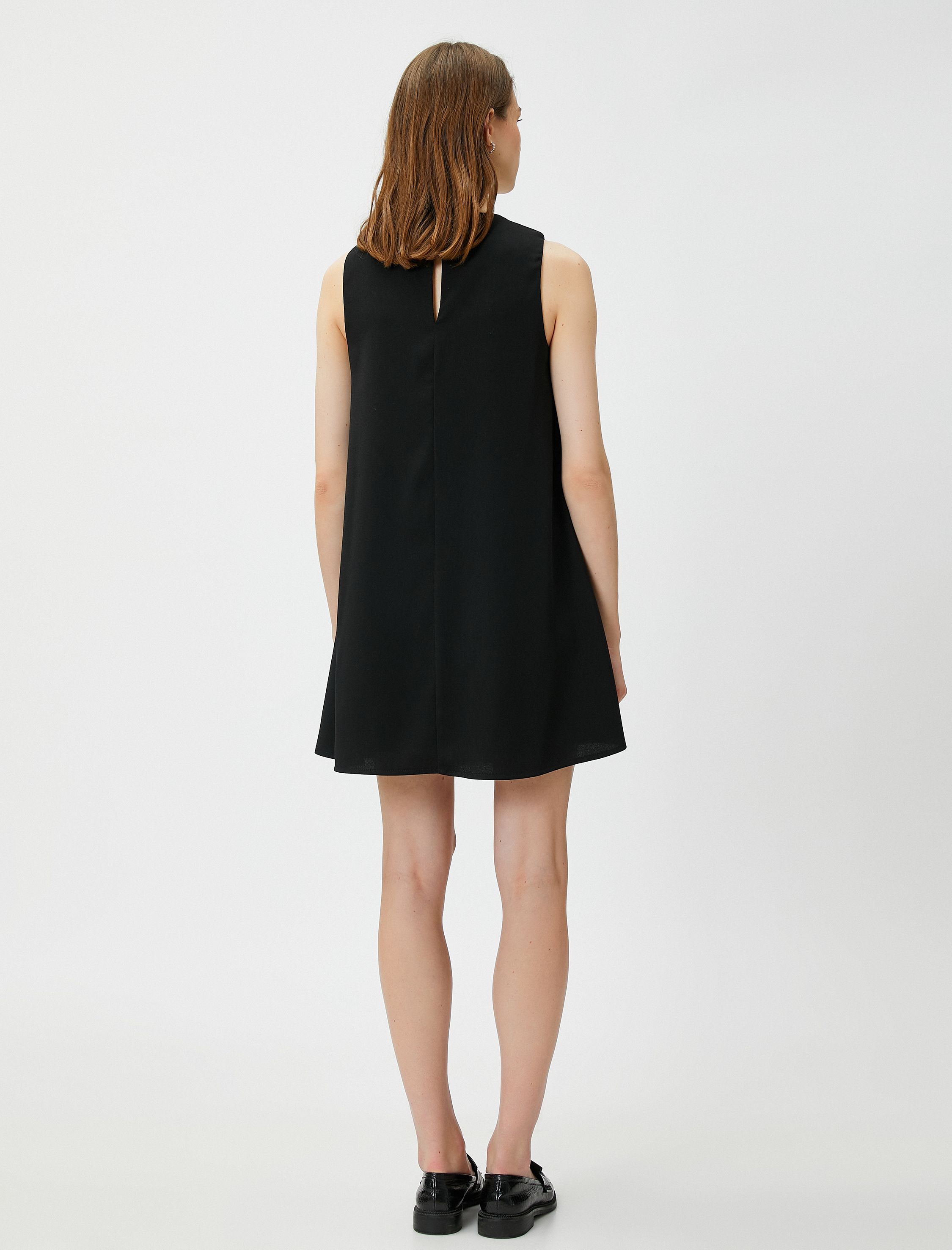   Mini Elbise Kolsuz Zincir Detaylı