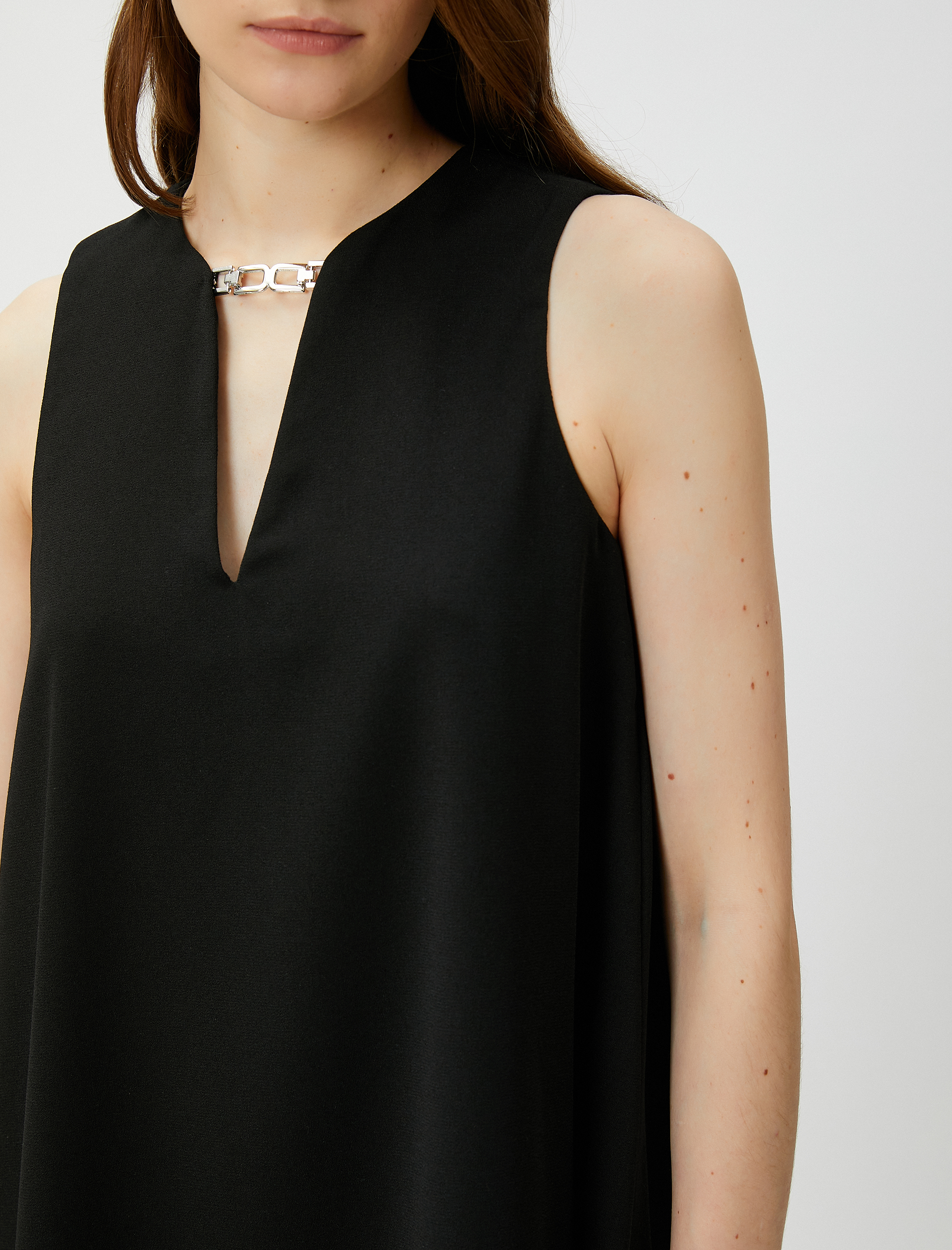   Mini Elbise Kolsuz Zincir Detaylı