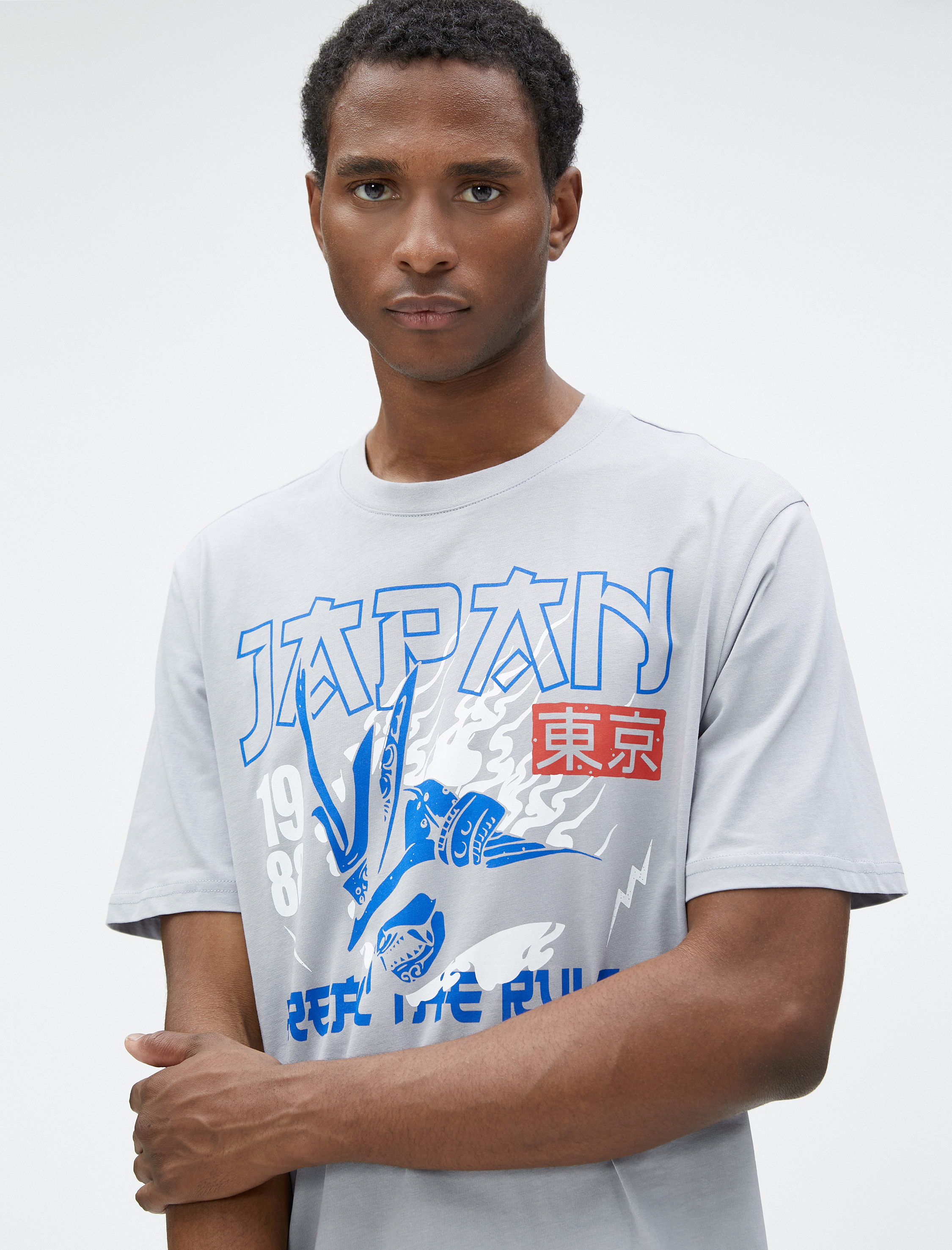   Uzakdoğu Baskılı Tişört Bisiklet Yaka Kısa Kollu Pamuklu