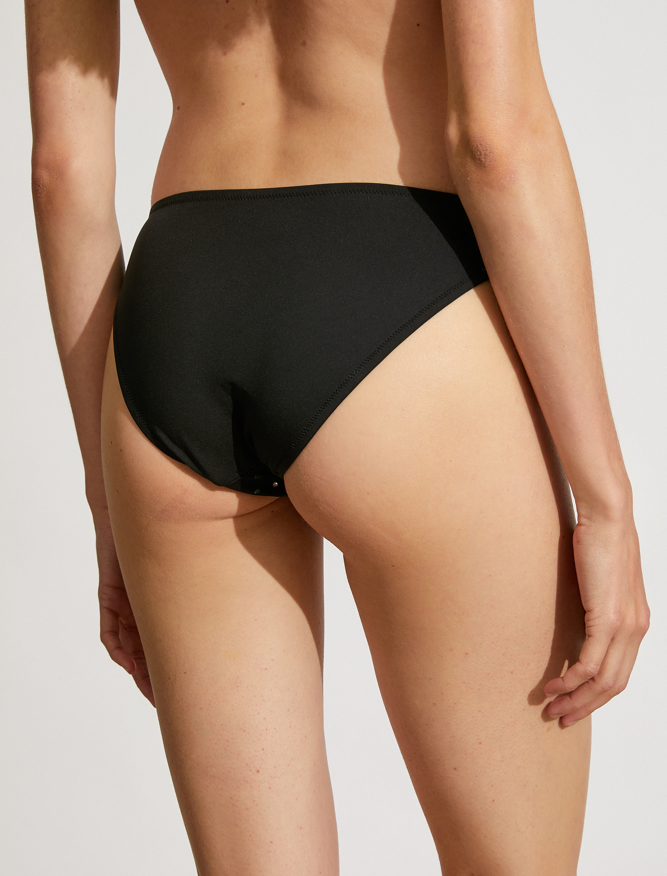   V Kesim Bikini Altı Parlak Taş İşlemeli