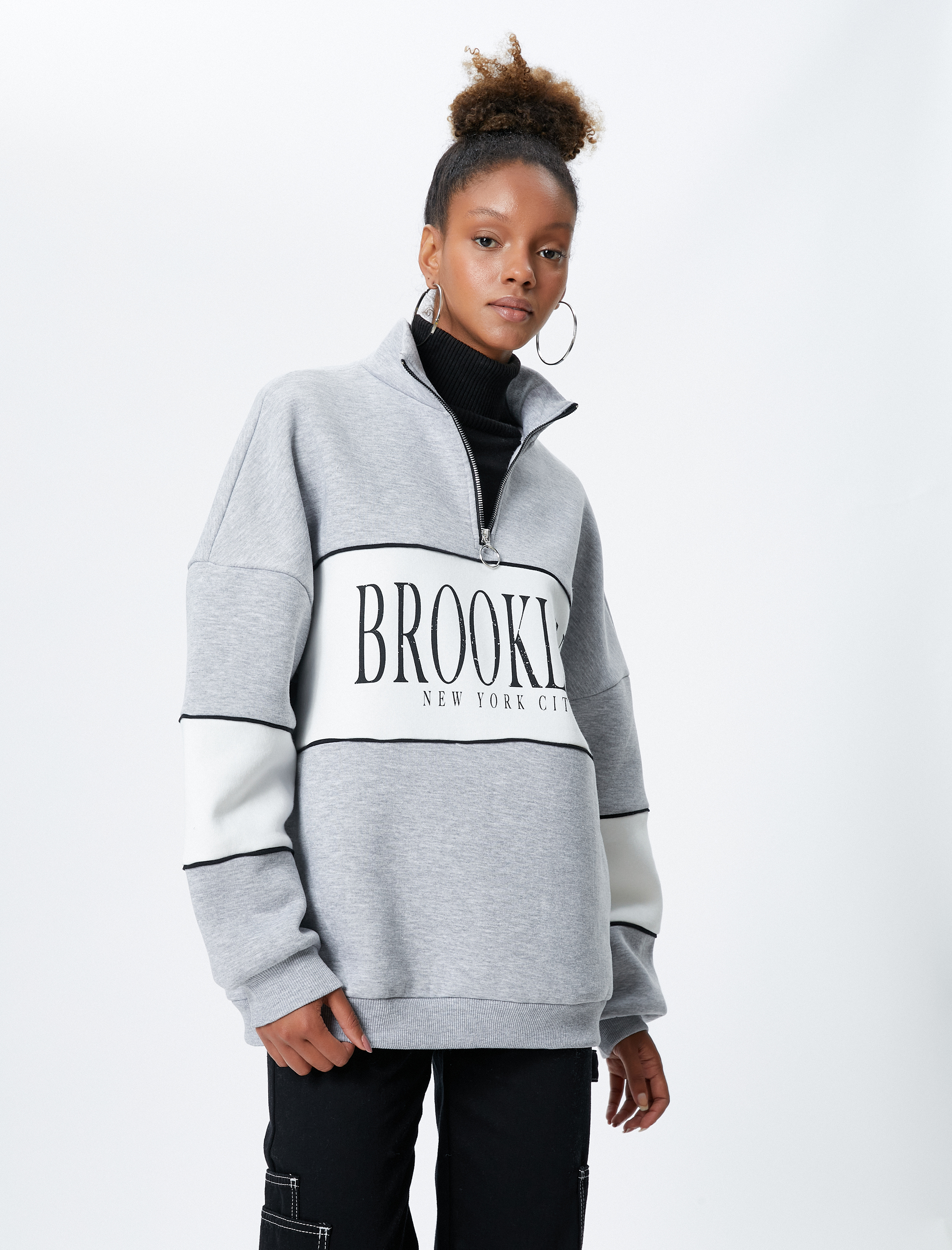   Şardonlu Dik Yaka Sweatshirt Baskılı Yarım Fermuarlı Uzun Kollu