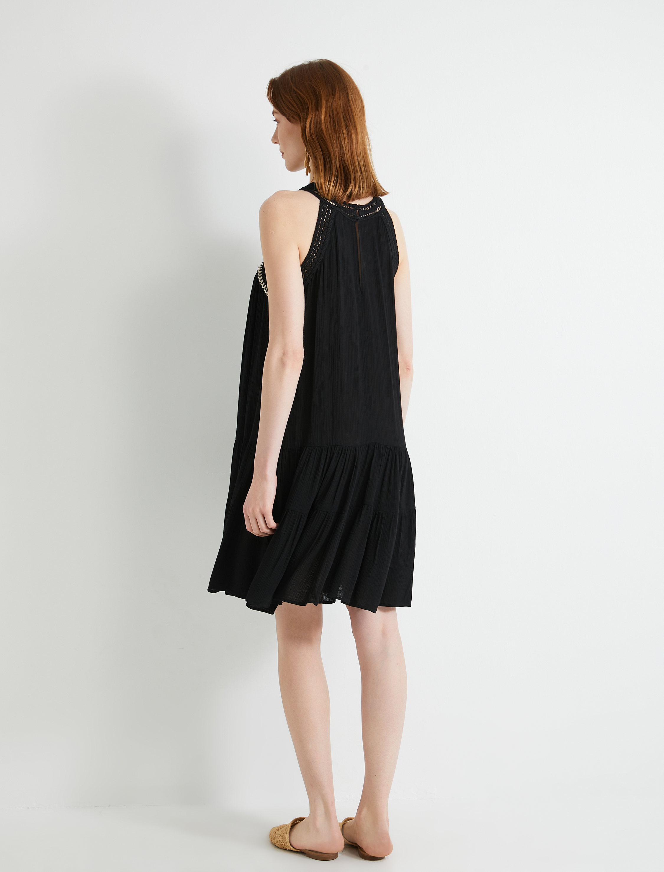   Halter Yaka Elbise Mini Volanlı Kroşe Detaylı Viskon