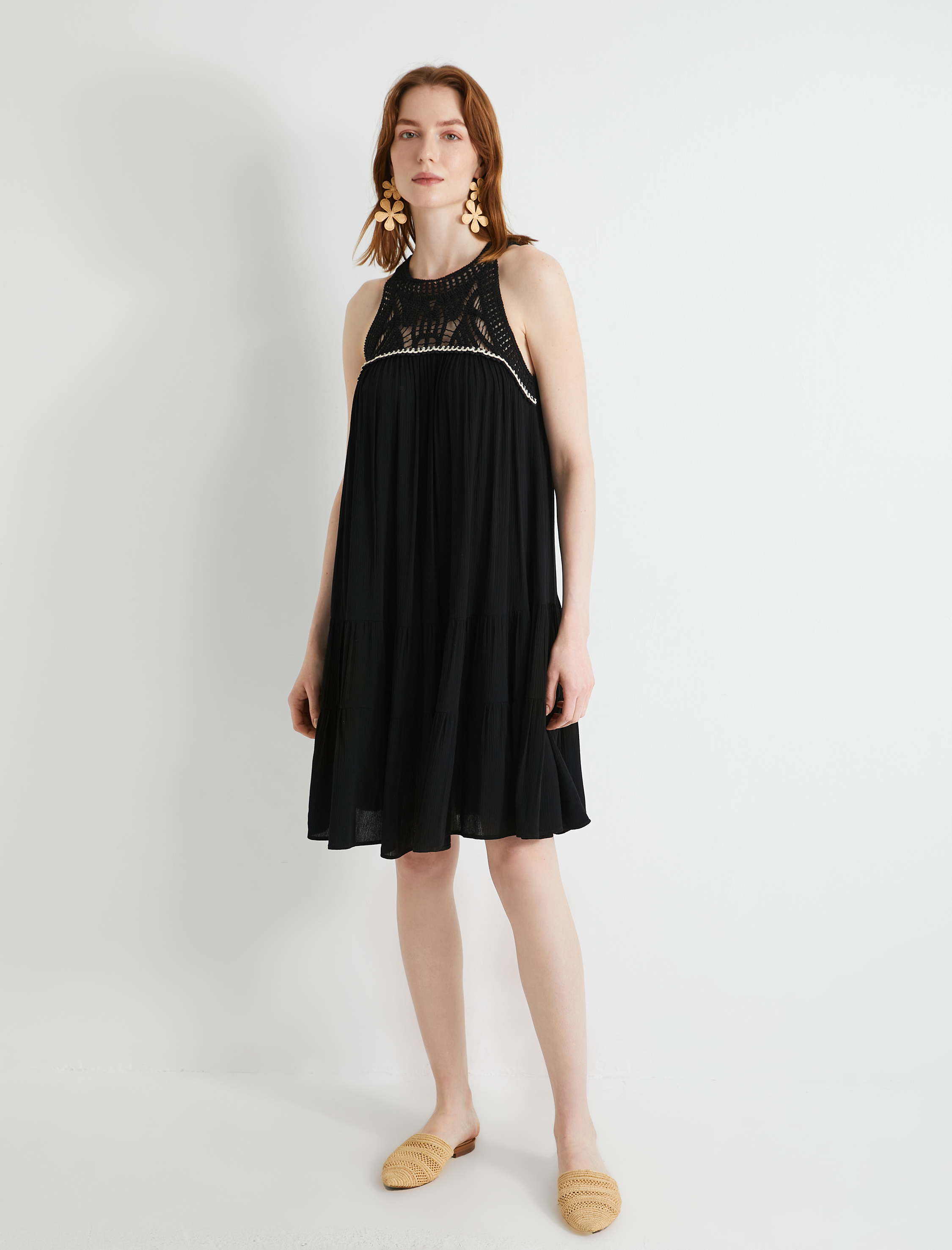   Halter Yaka Elbise Mini Volanlı Kroşe Detaylı Viskon