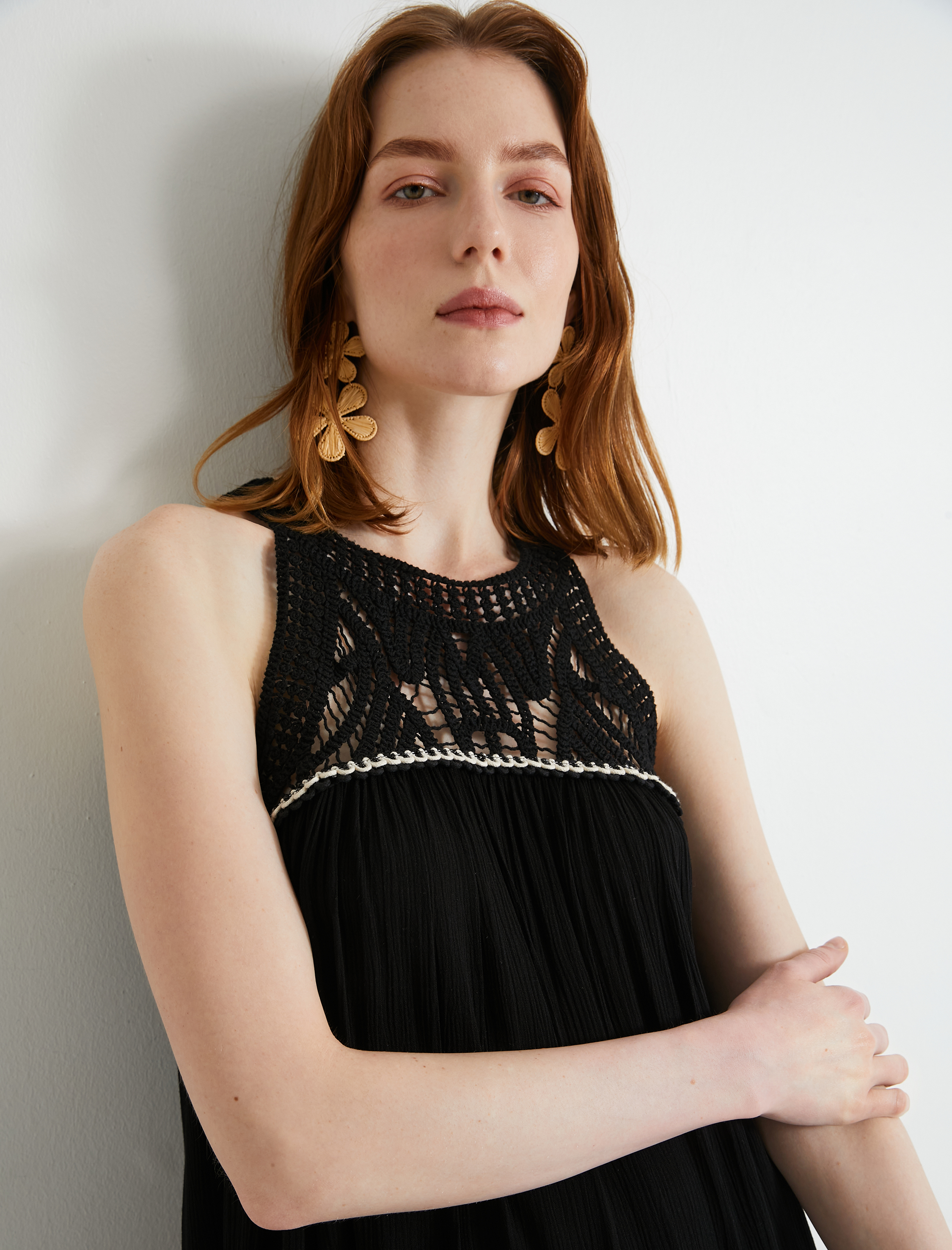   Halter Yaka Elbise Mini Volanlı Kroşe Detaylı Viskon