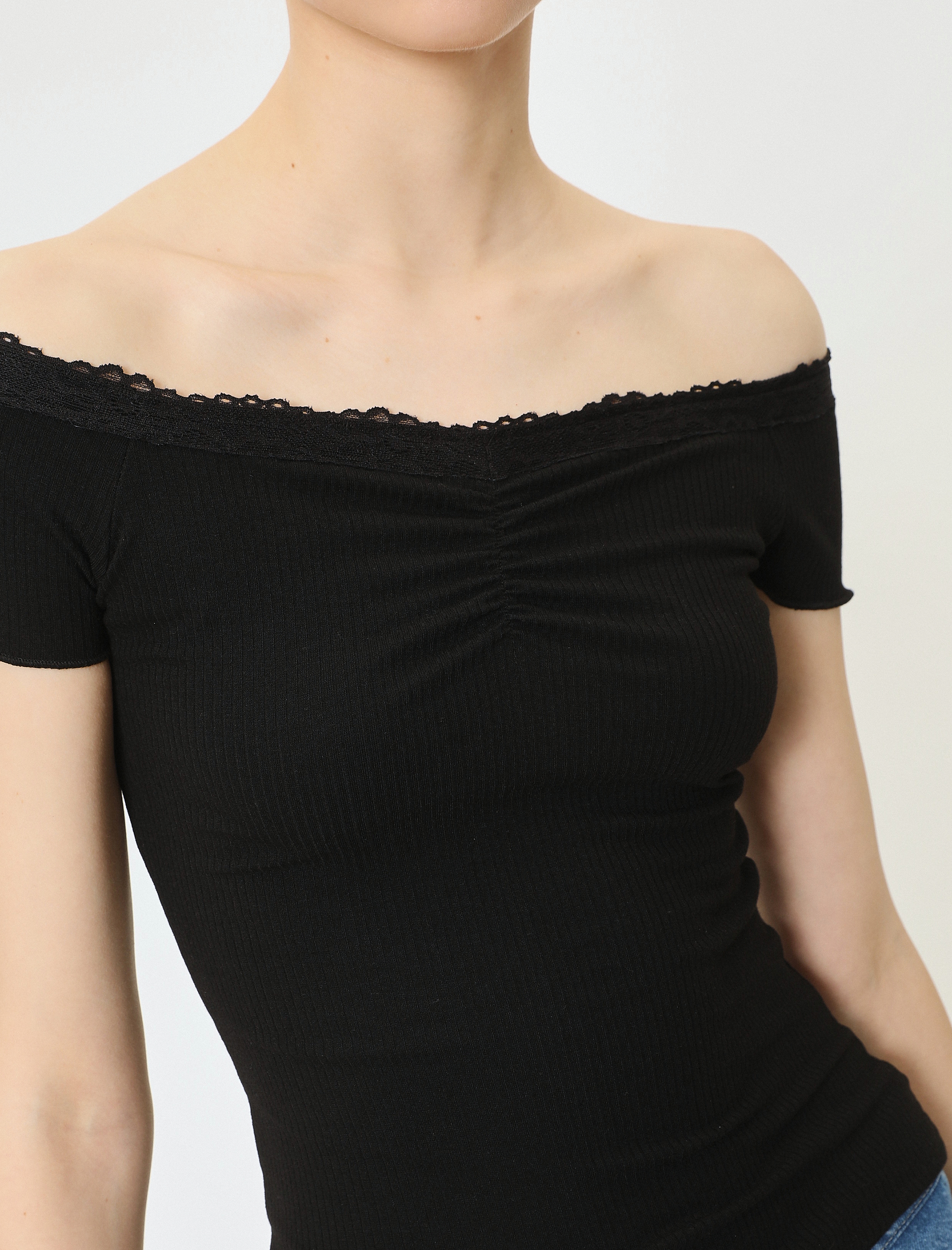 Omzu Açık Body Dantel Detaylı Drapeli Kısa Kollu Slim Fit