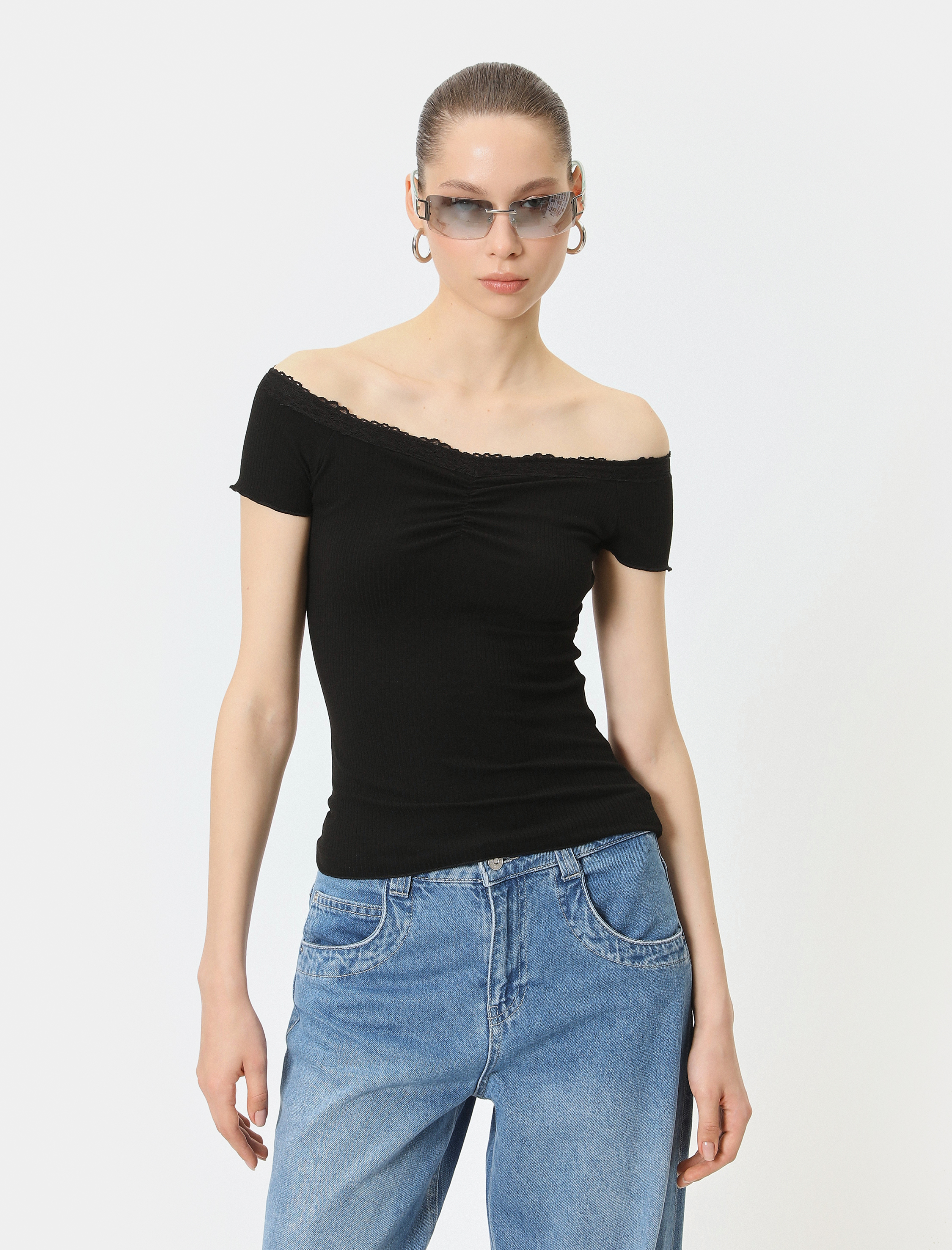 Omzu Açık Body Dantel Detaylı Drapeli Kısa Kollu Slim Fit