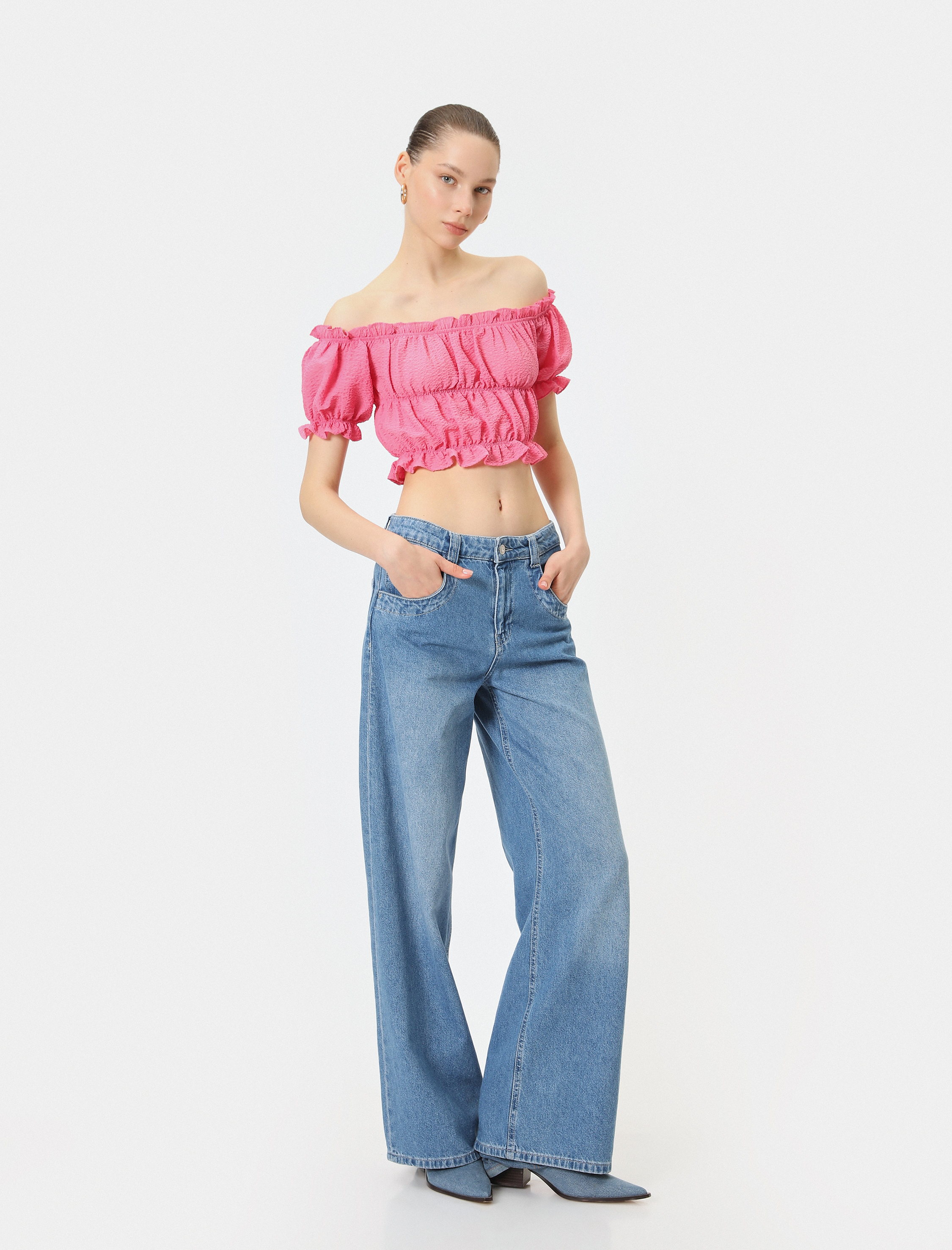 Omzu Açık Fırfırlı Bluz Crop Kısa Kollu Büzgülü Gofre Kumaş