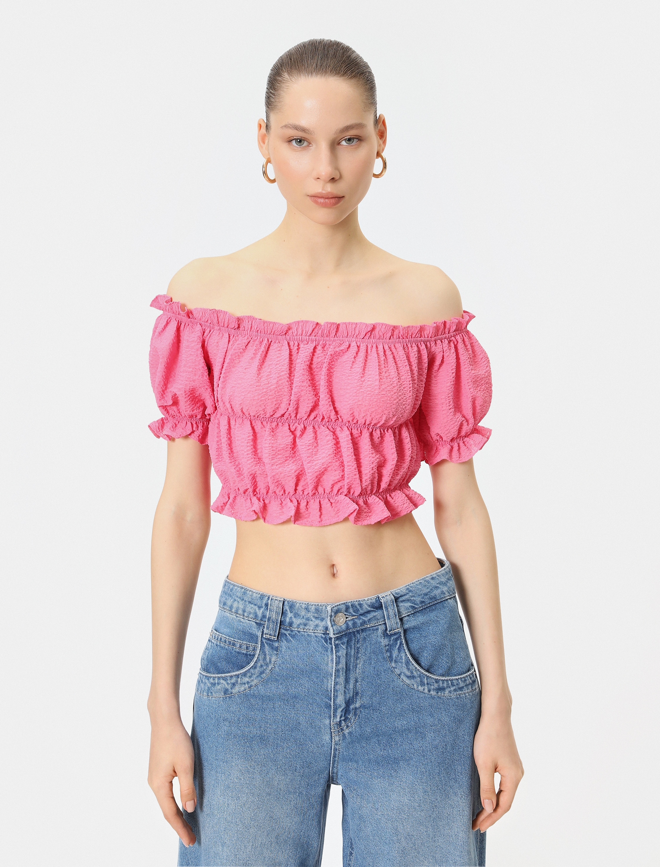 Omzu Açık Fırfırlı Bluz Crop Kısa Kollu Büzgülü Gofre Kumaş