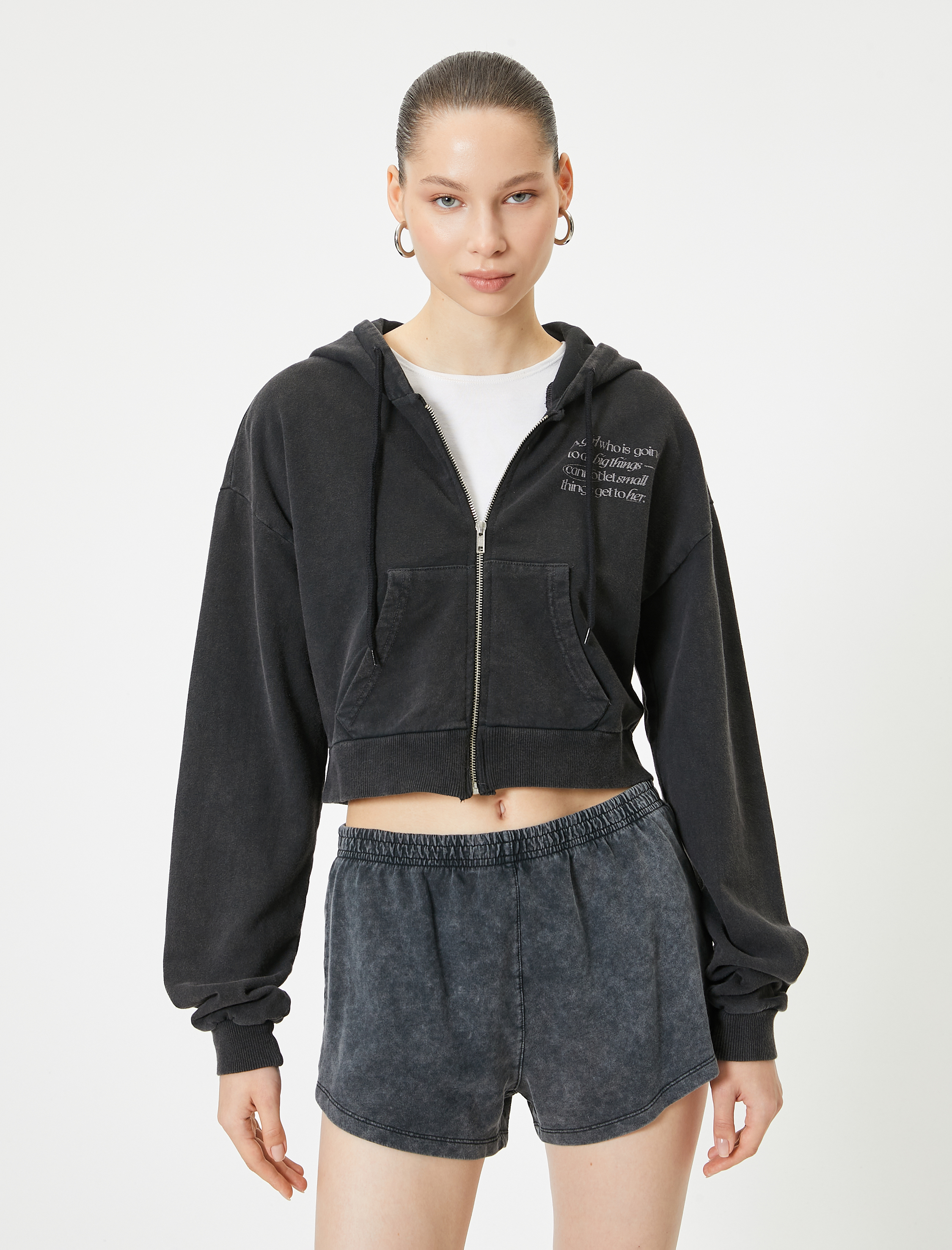   Şardonlu Fermuarlı Kapüşonlu Sweatshirt Crop Cepli Baskı Detaylı Uzun Kollu