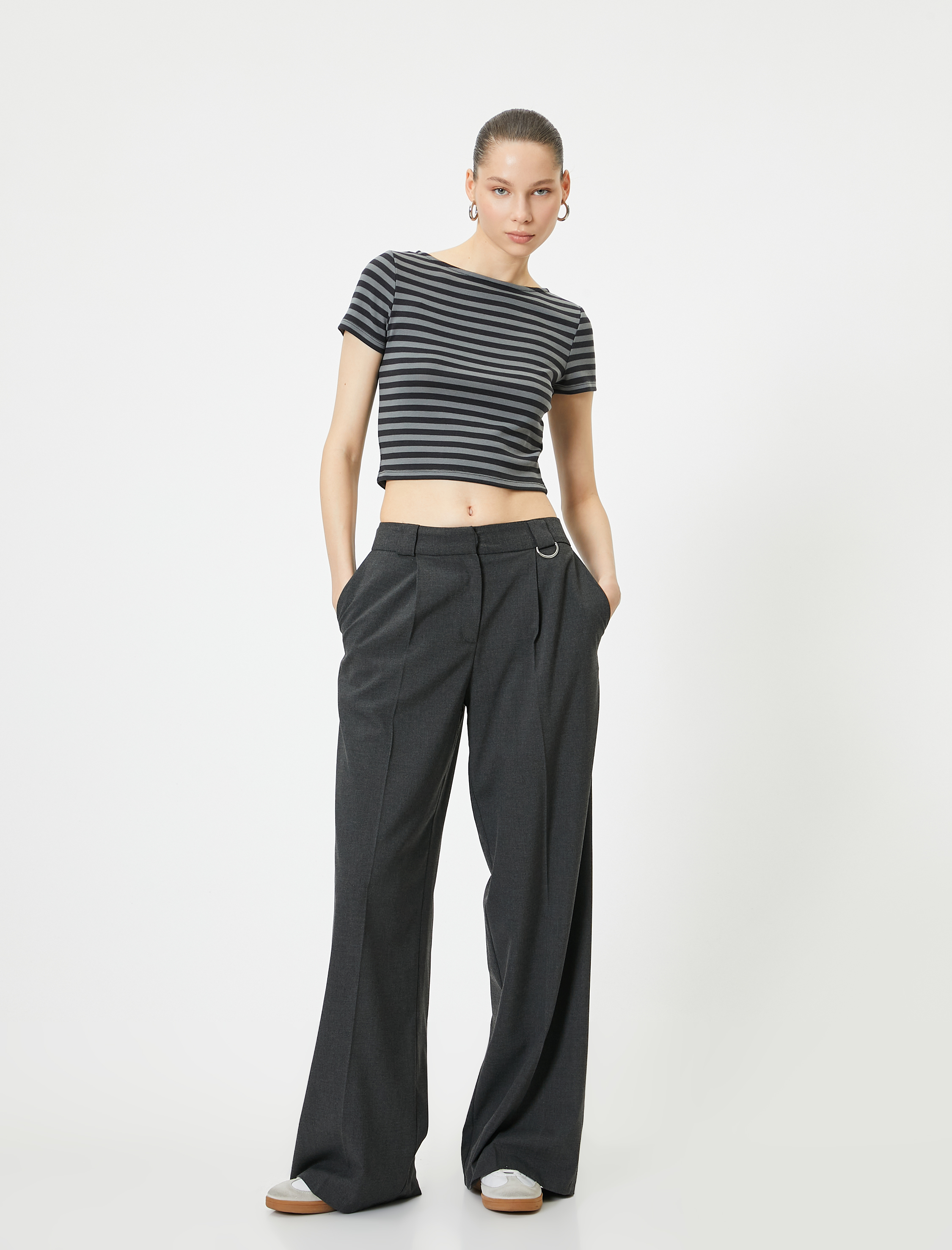   Crop Tişört Kısa Kollu Kayık Yaka Likralı