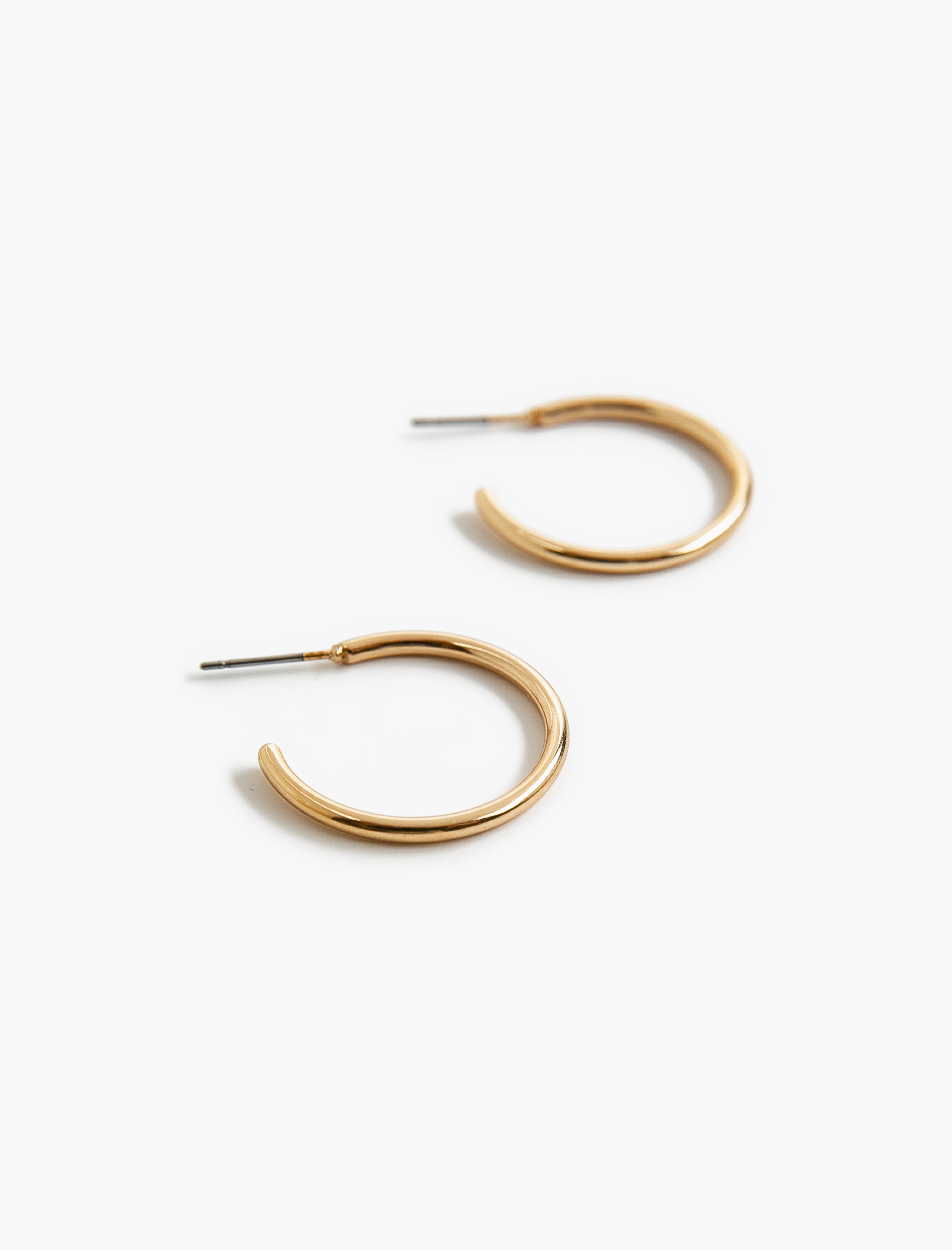  Kadın Metalik Küpe