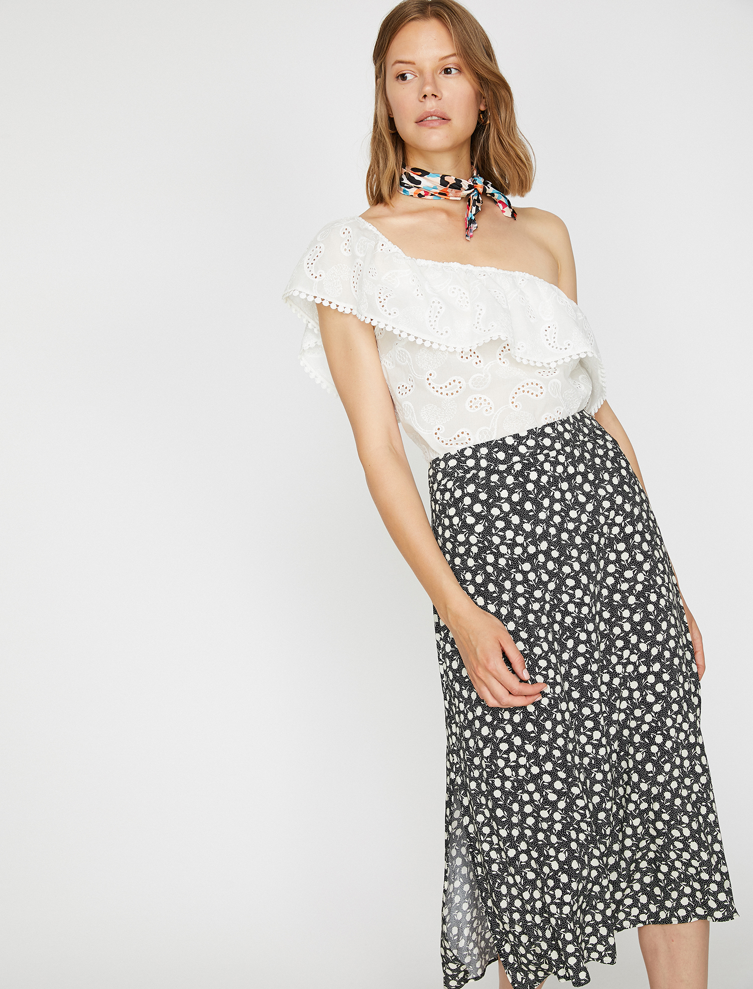   Dantel Detaylı Bluz