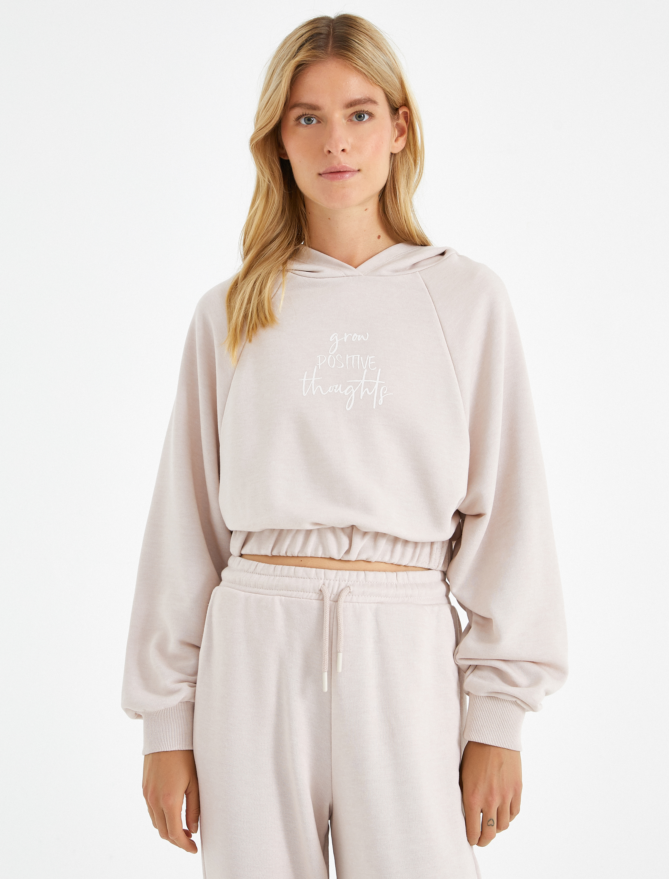   Uzun Kollu Kapüşonlu Yazı Baskılı Sweatshirt