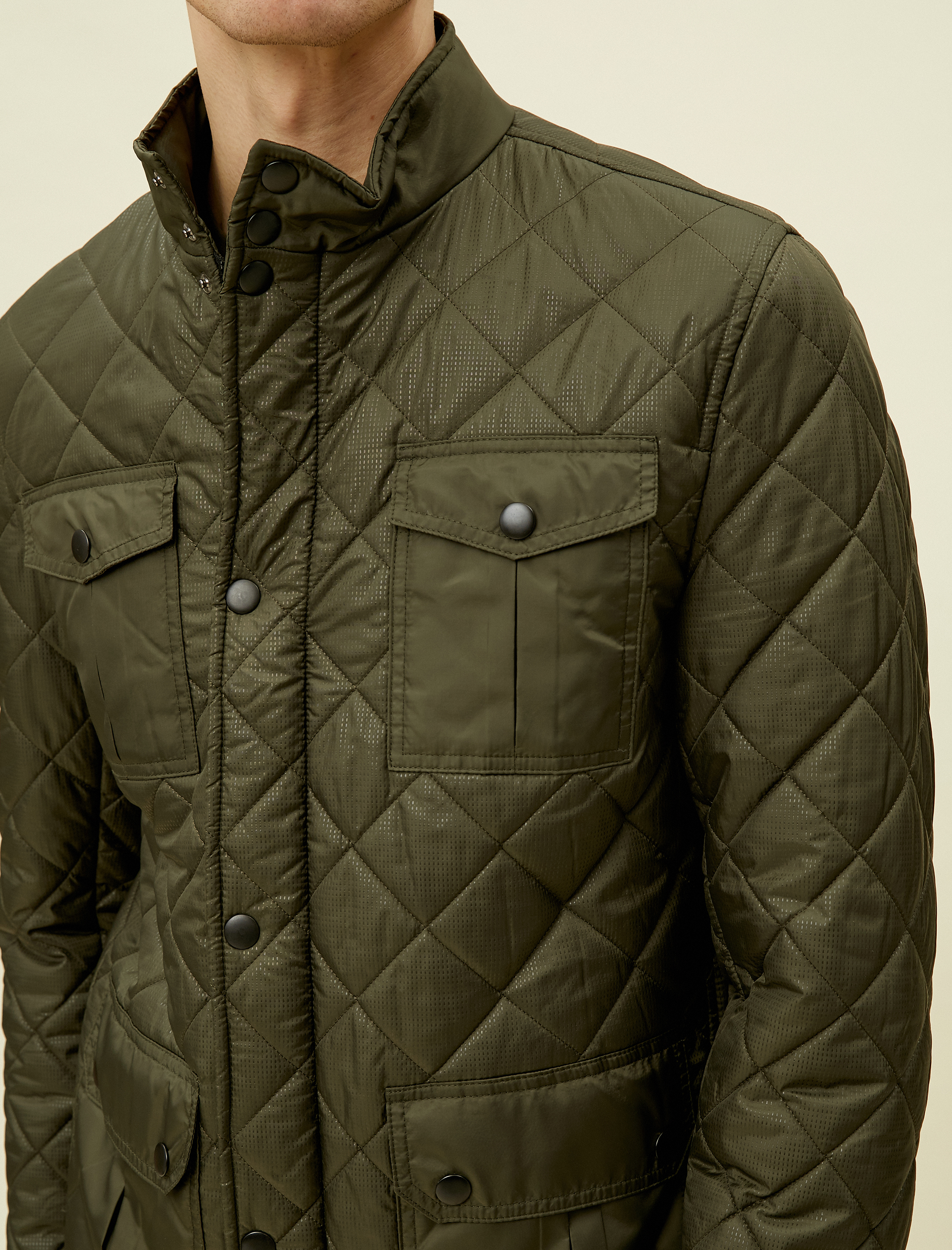 Kapitone Cepli Dik Yaka Fermuarlı Mont