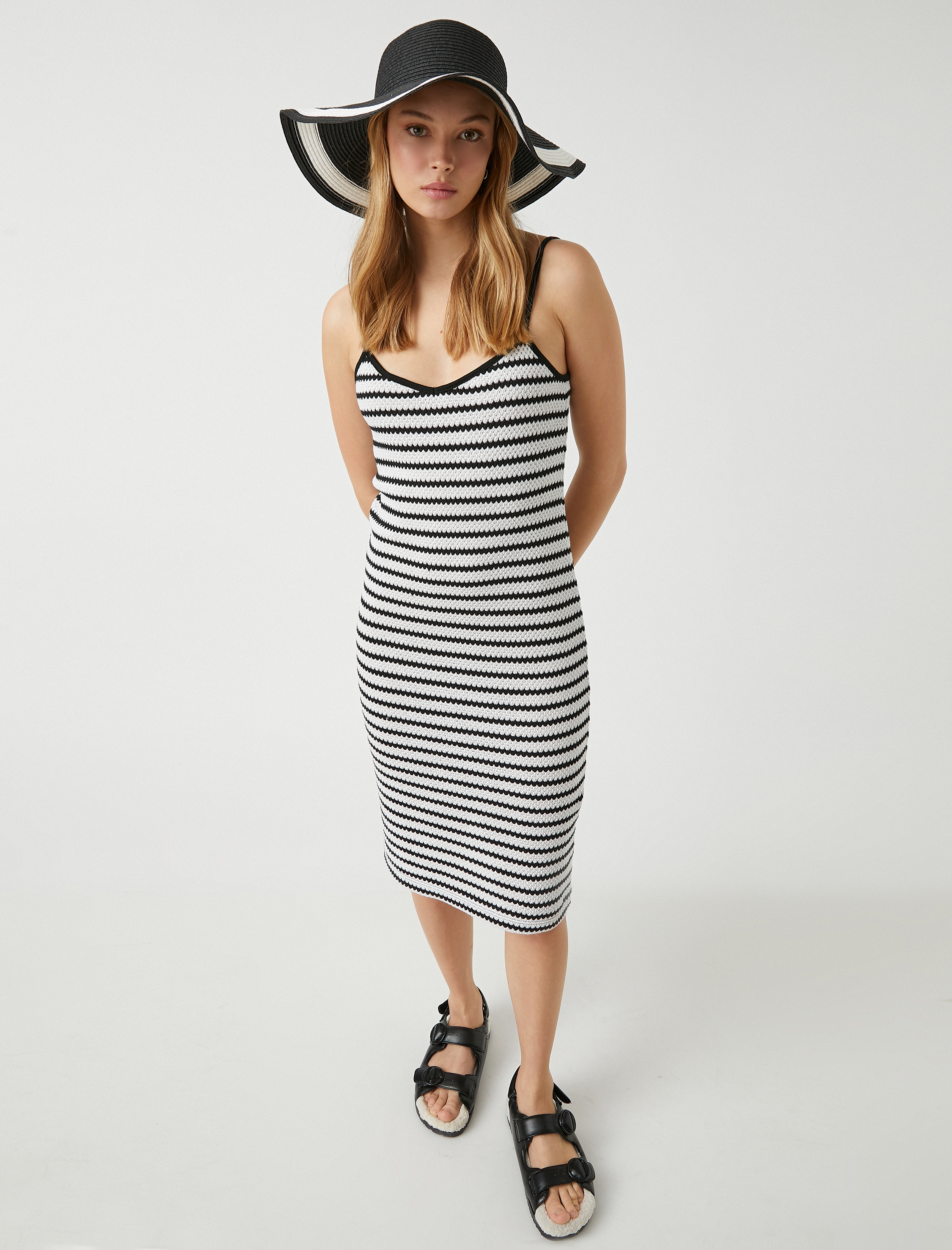   Askılı Midi Elbise Kroşe Detaylı