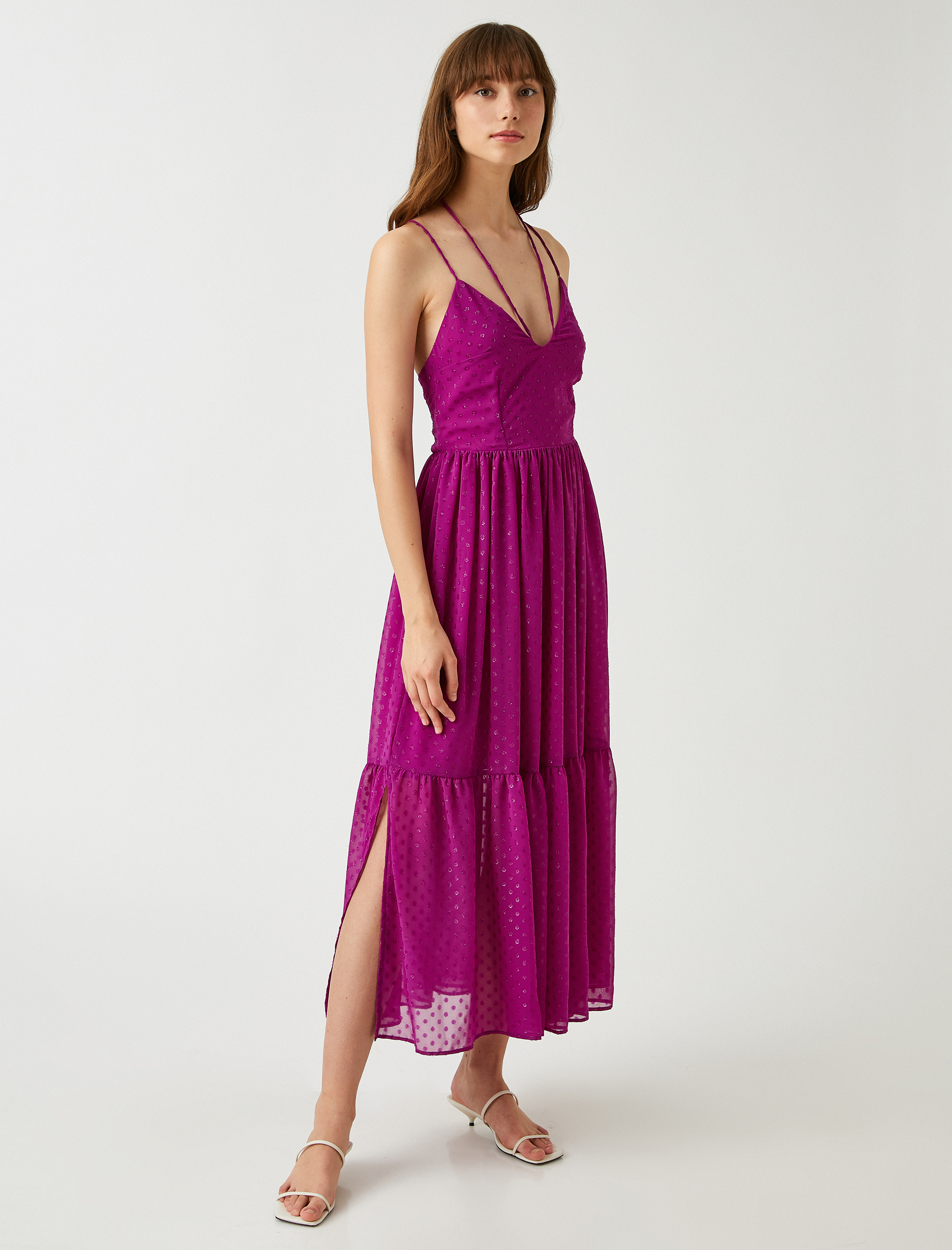   V Yaka Nakışlı Elbise Midi Boy