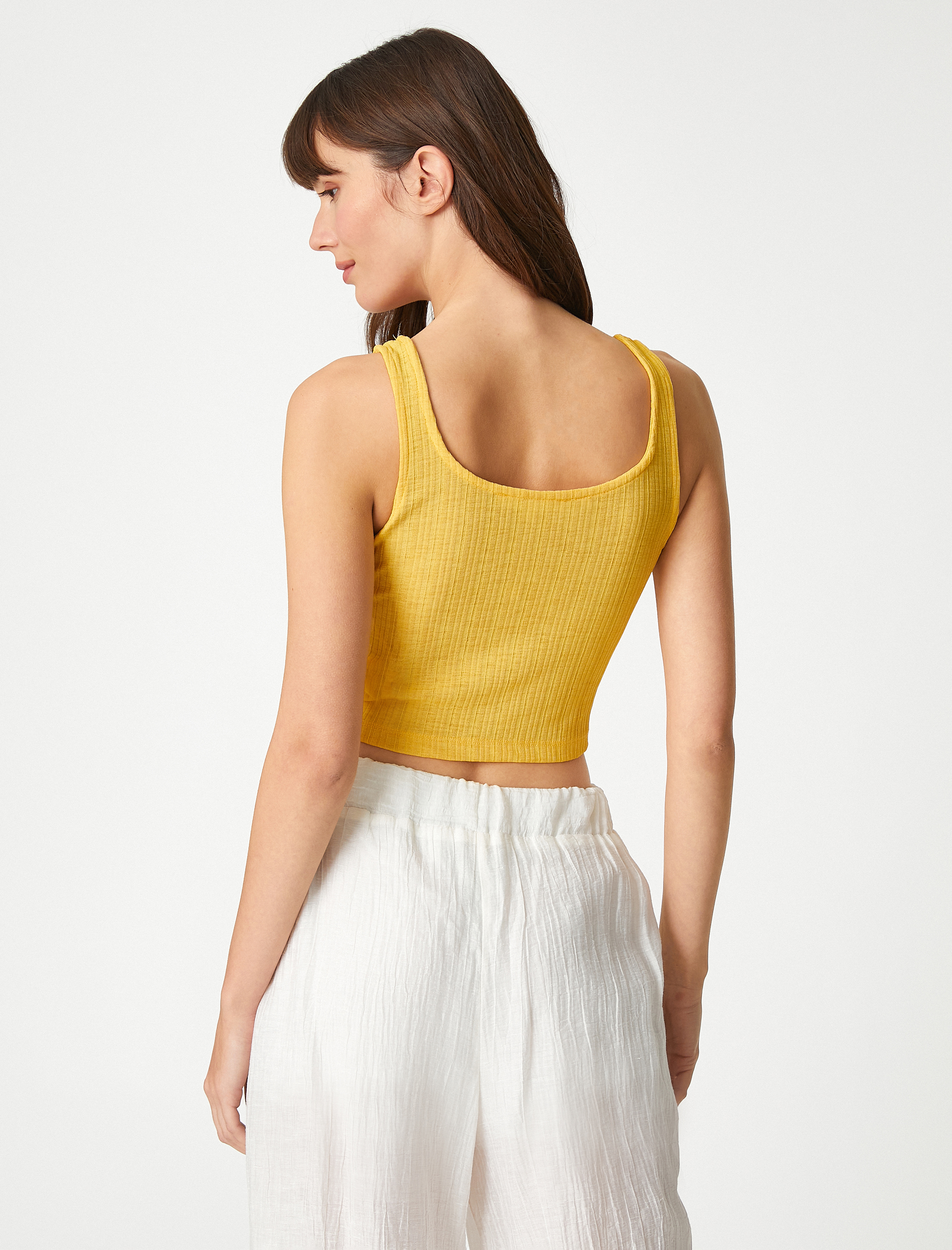   Crop Atlet U Yaka Düğme Detaylı