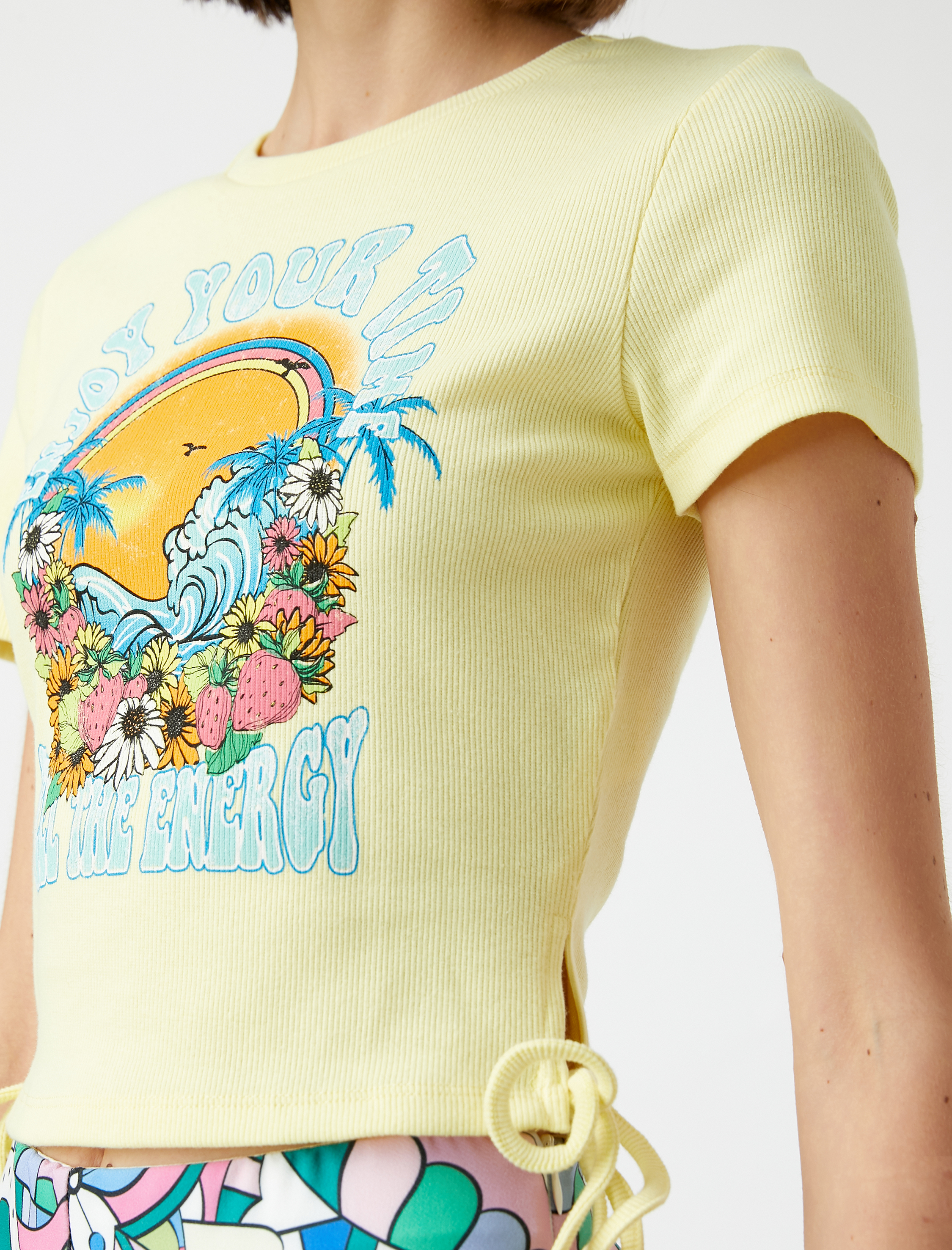   Baskılı Tişört Bisiklet Yaka Bağlama Detaylı