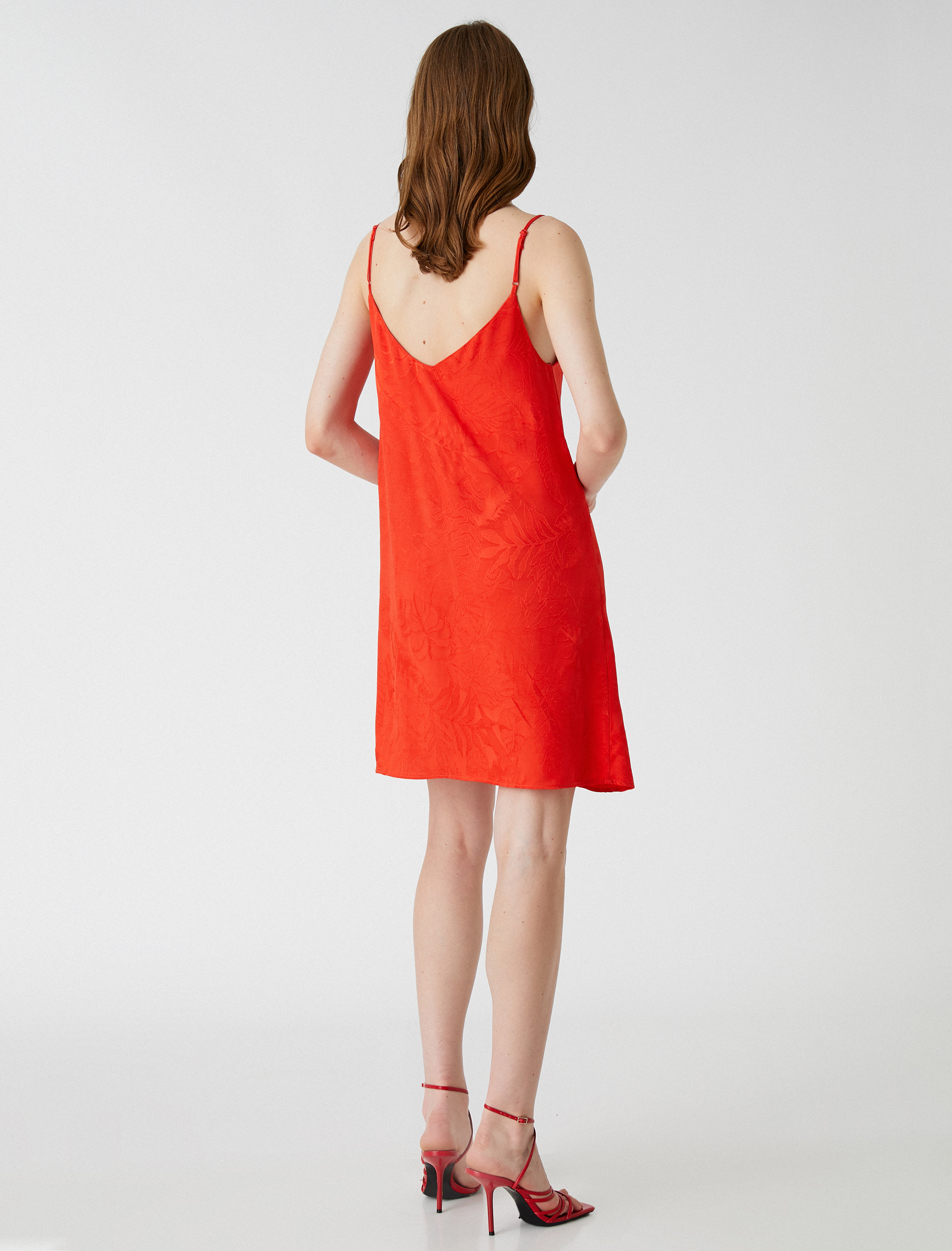   Melis Ağazat X Koton - İnce Askılı Jakarlı Viskon Elbise