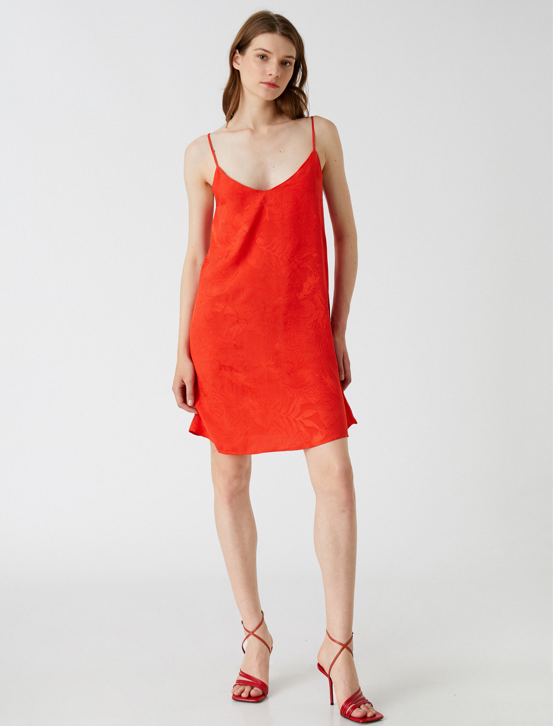   Melis Ağazat X Koton - İnce Askılı Jakarlı Viskon Elbise