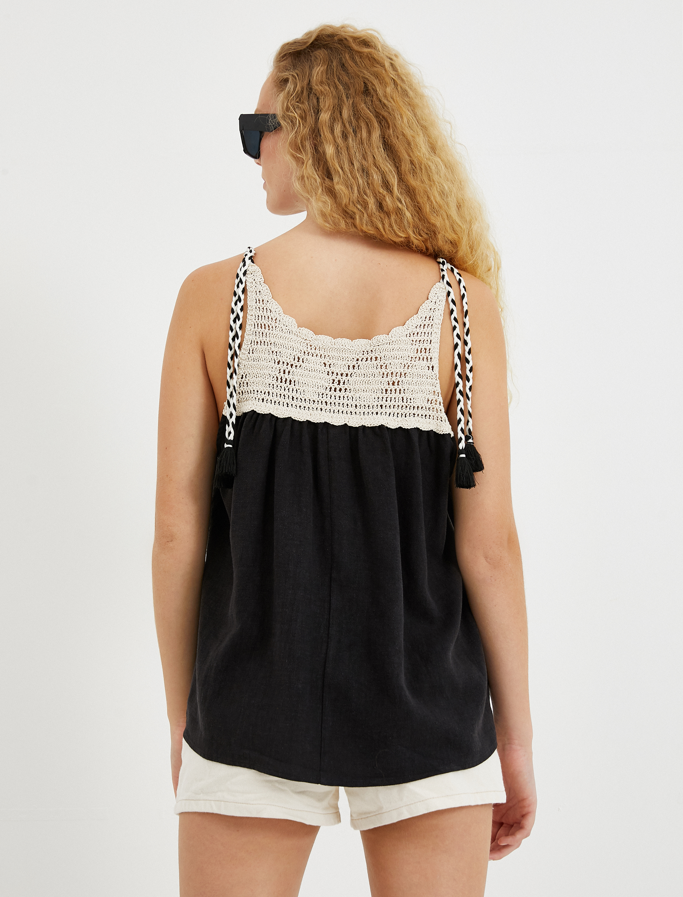   Dantel Detaylı Atlet Keten Karışımlı Koltuk Altı Derin Dekolteli