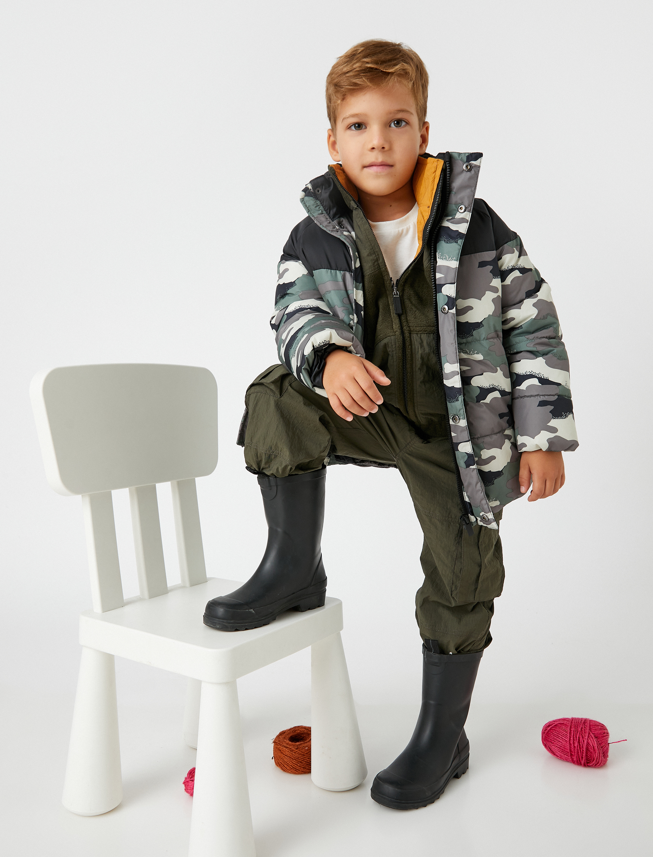 Erkek Çocuk Şişme Mont Kamuflaj Desenli