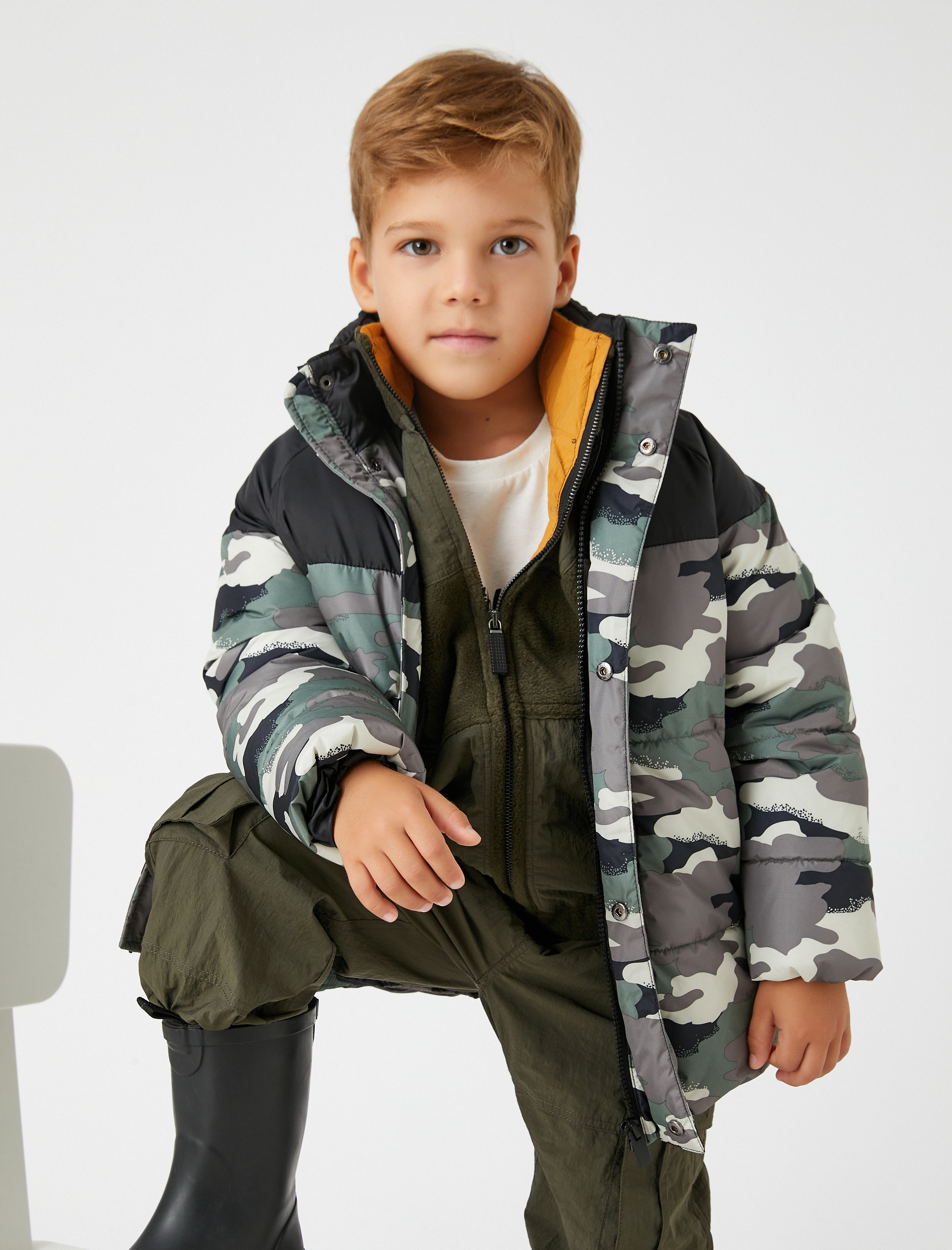  Erkek Çocuk Şişme Mont Kamuflaj Desenli