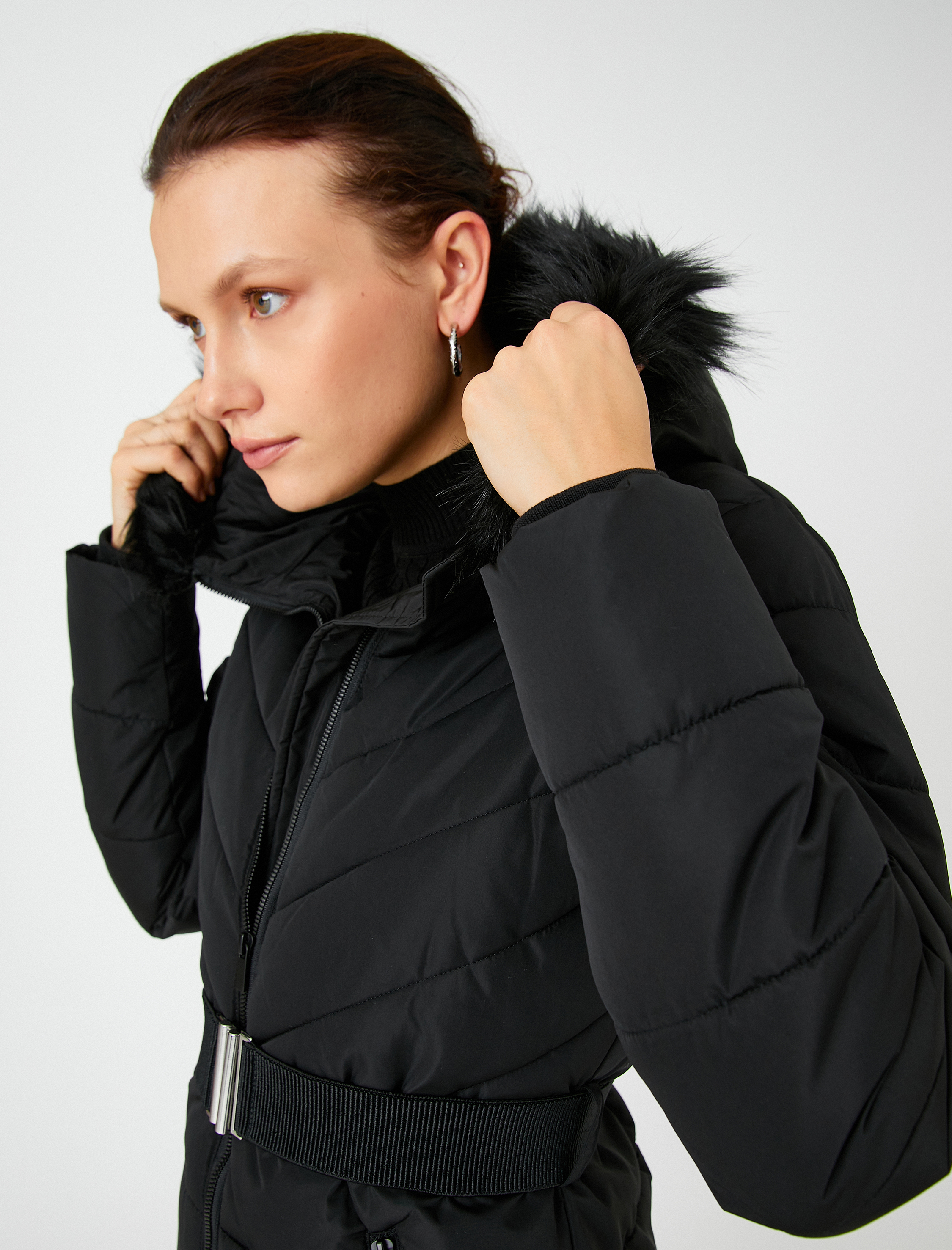   Uzun Şişme Mont Suni Kürk Detaylı Kemerli