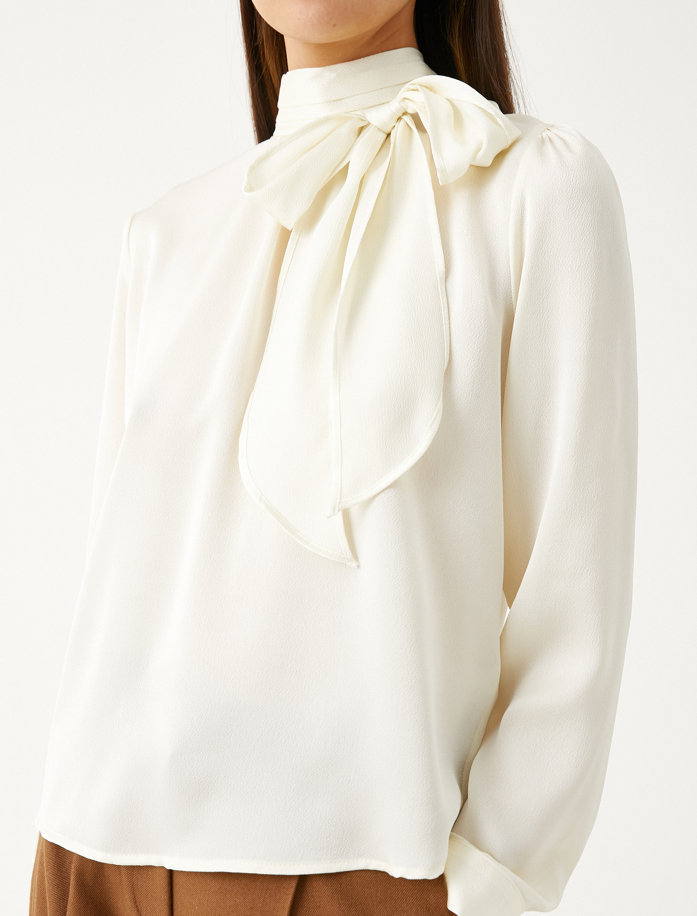   Fiyonk Detaylı Bluz Dik Yaka