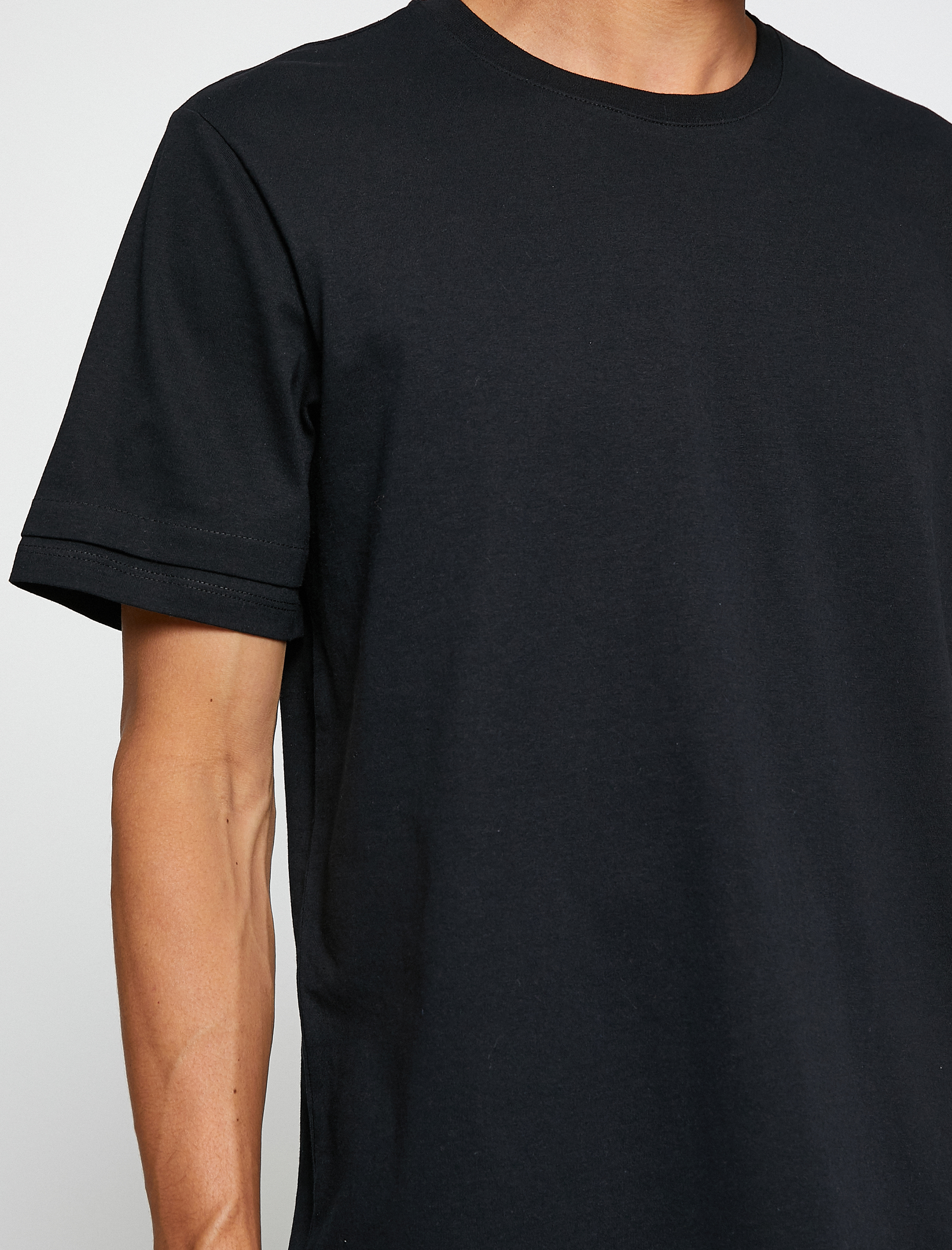   Basic Tişört Bisiklet Yaka Kol Detaylı