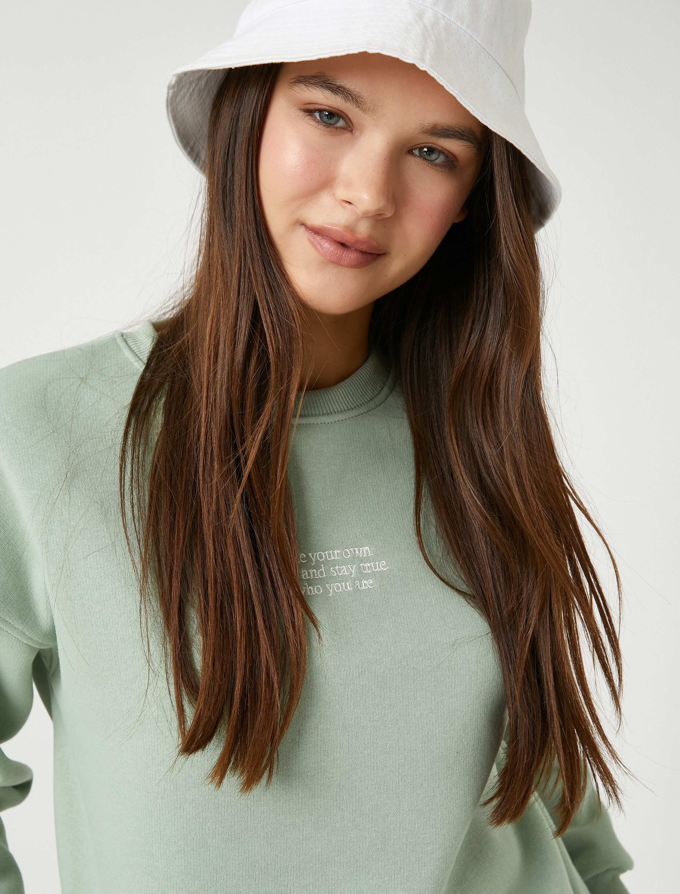   Şardonlu Bisiklet Yaka Sweatshirt Slogan İşlemeli Uzun Kollu