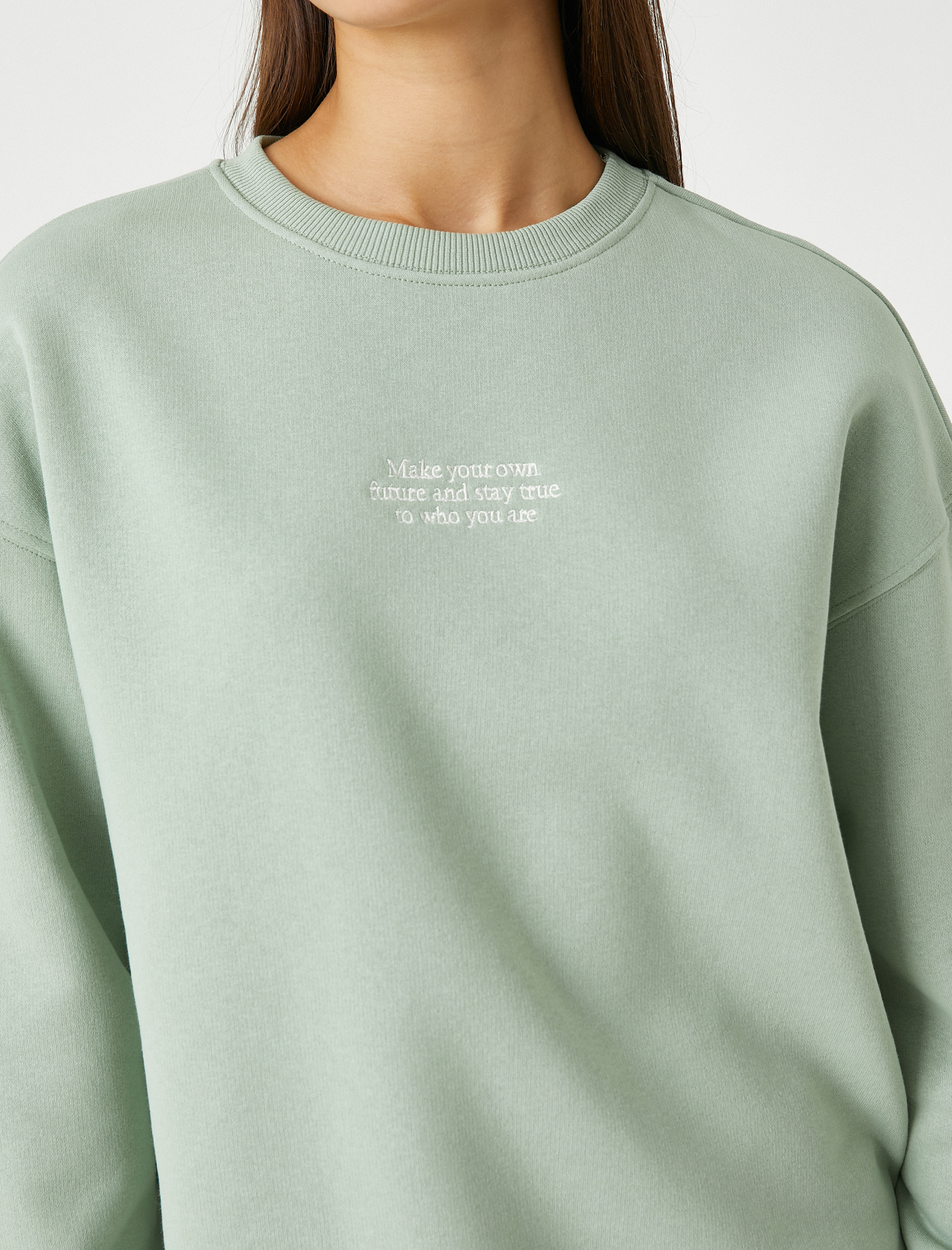   Şardonlu Bisiklet Yaka Sweatshirt Slogan İşlemeli Uzun Kollu