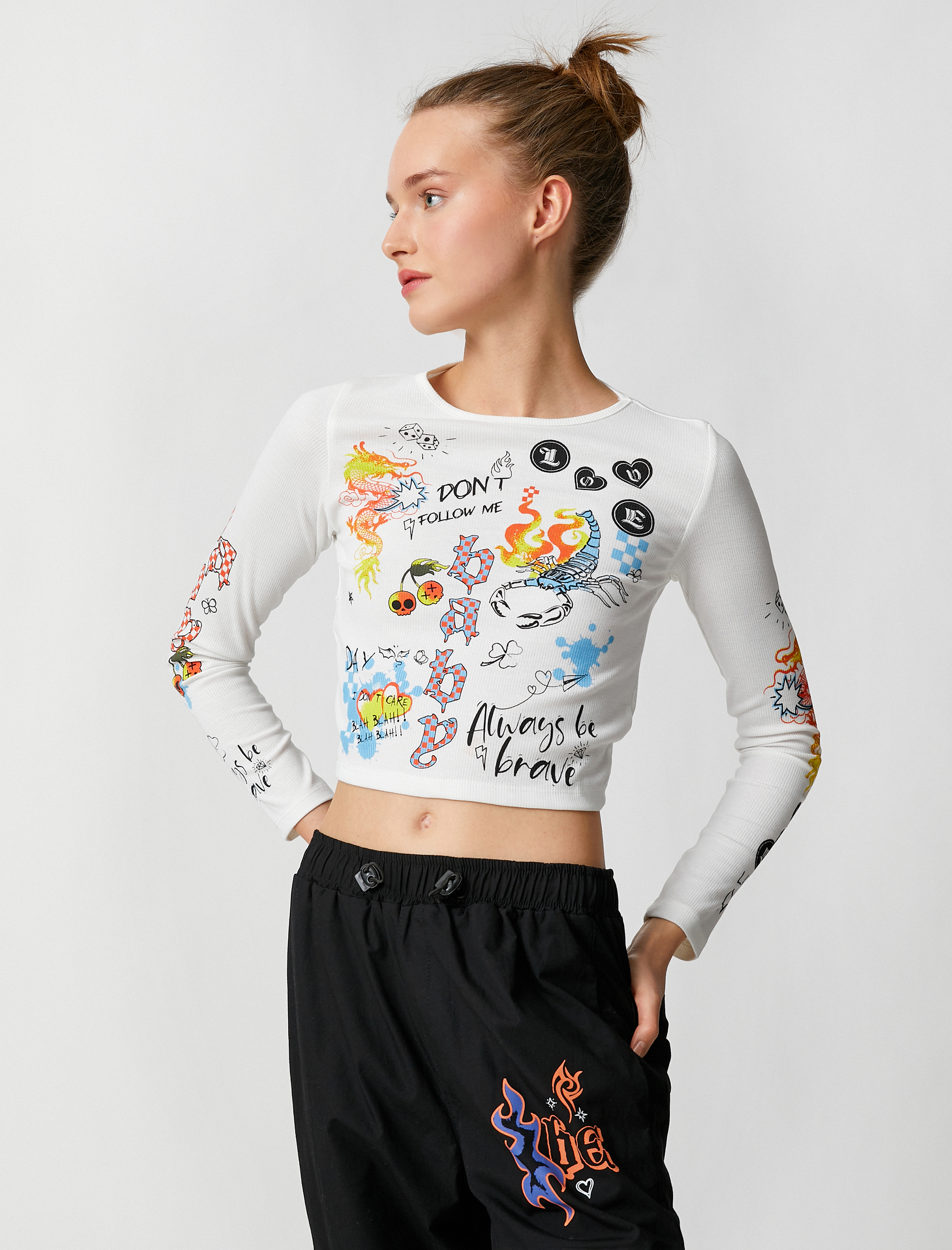   Crop Tişört Uzun Kollu Grafiti ve Kiraz Baskılı Bisiklet Yaka