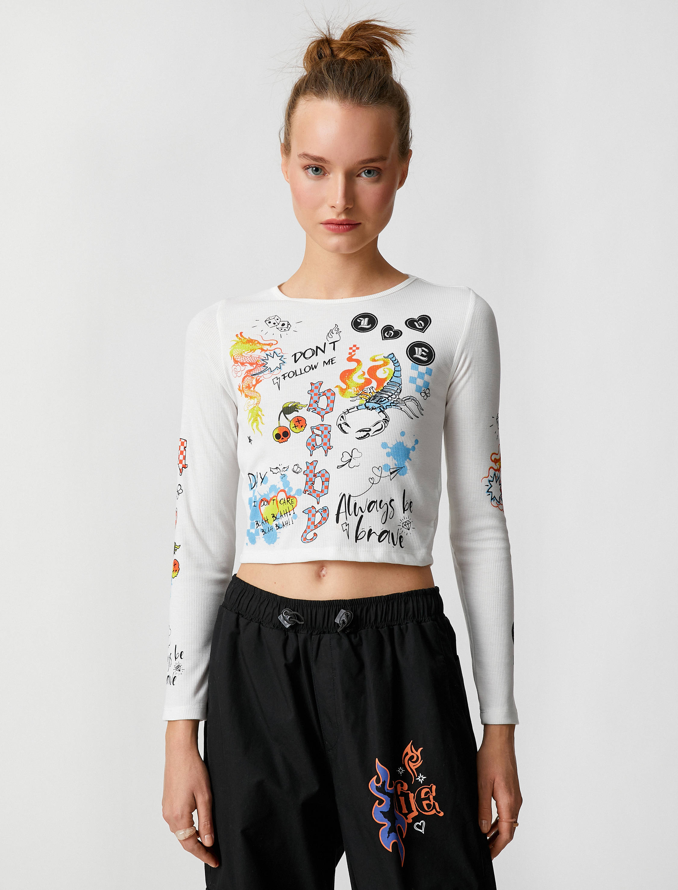   Crop Tişört Uzun Kollu Grafiti ve Kiraz Baskılı Bisiklet Yaka