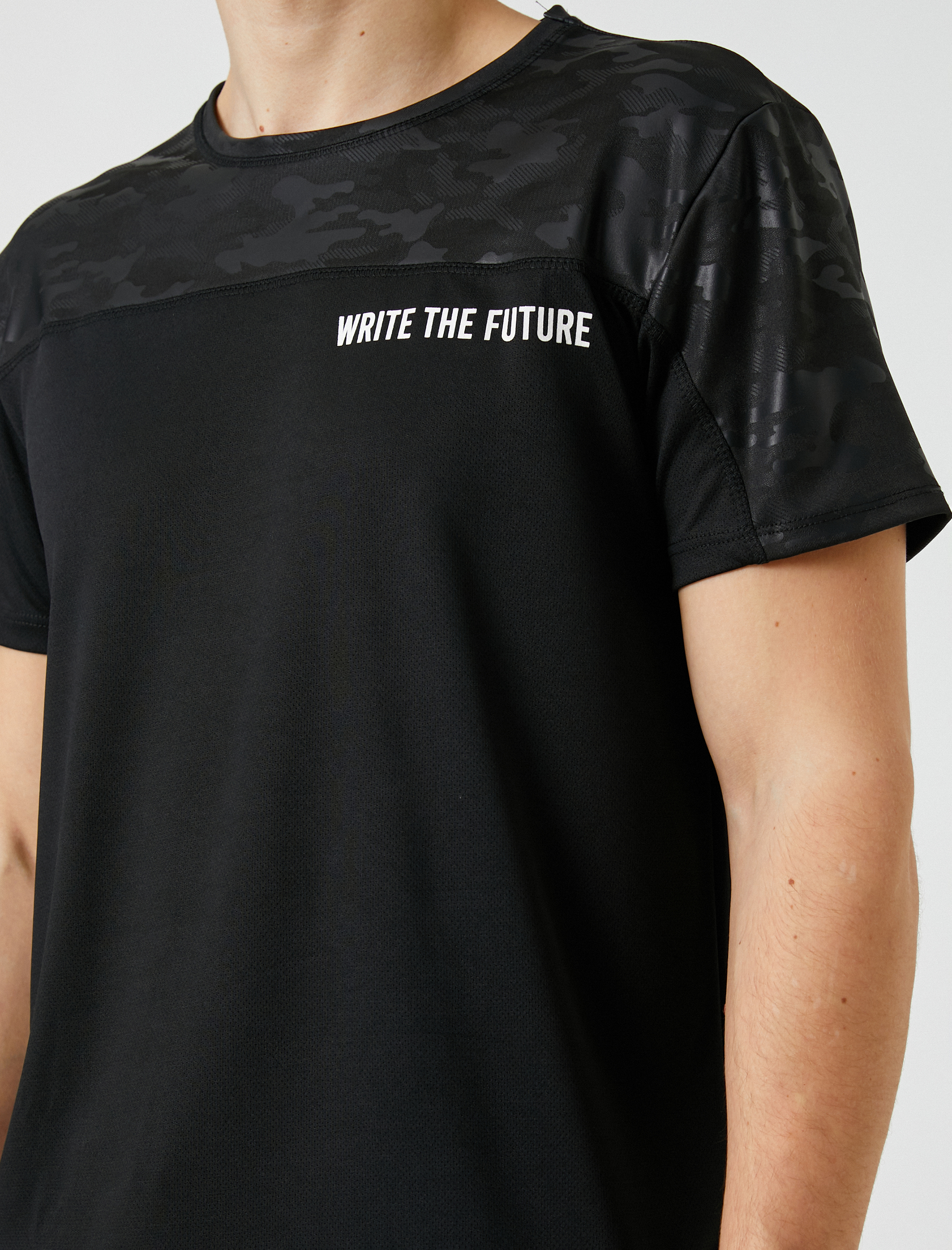   Spor Tişört Kamuflaj Detaylı Slogan Baskılı Bisiklet Yaka