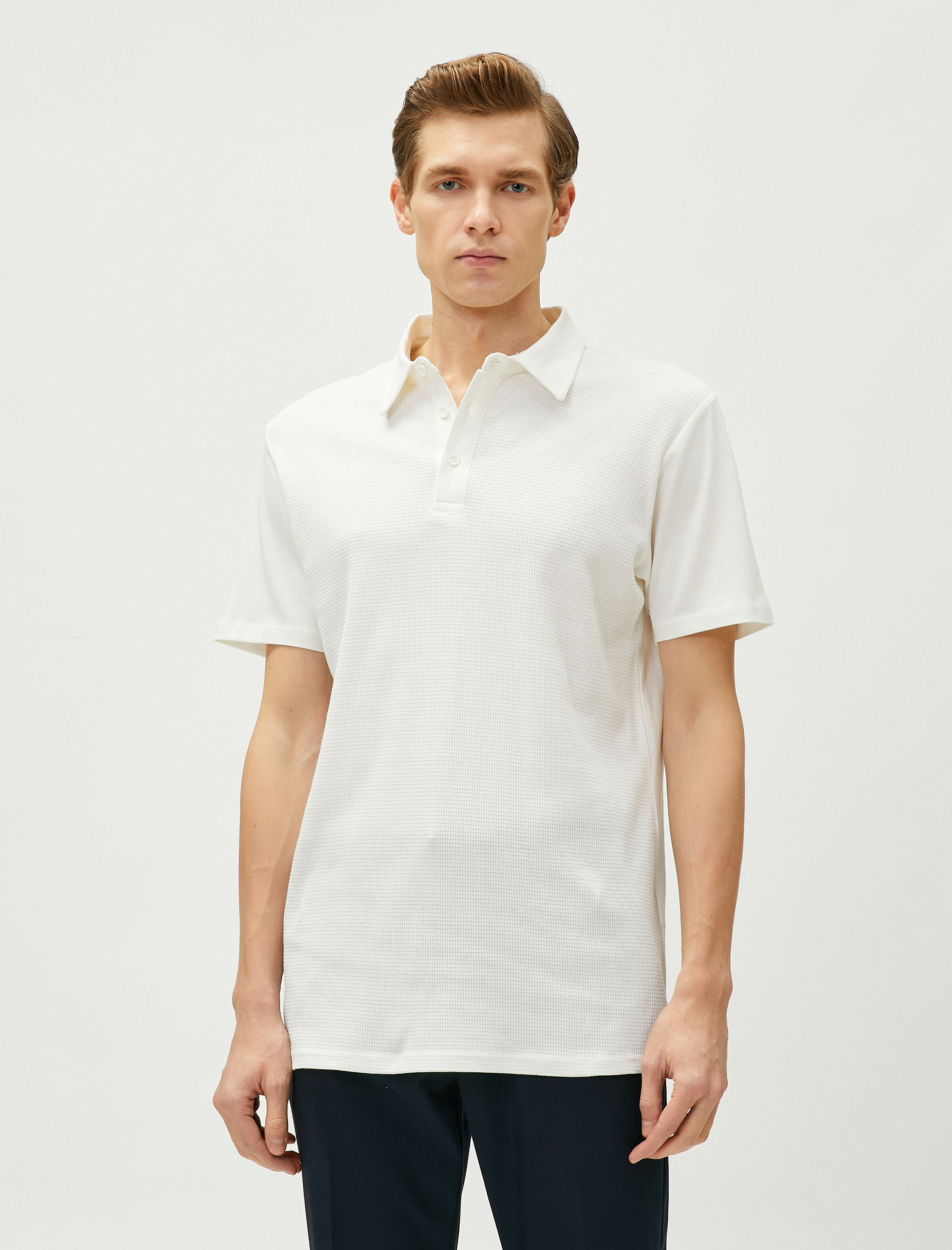   Polo Yaka Tişört Dokulu Düğmeli Dar Kesim Kısa Kollu