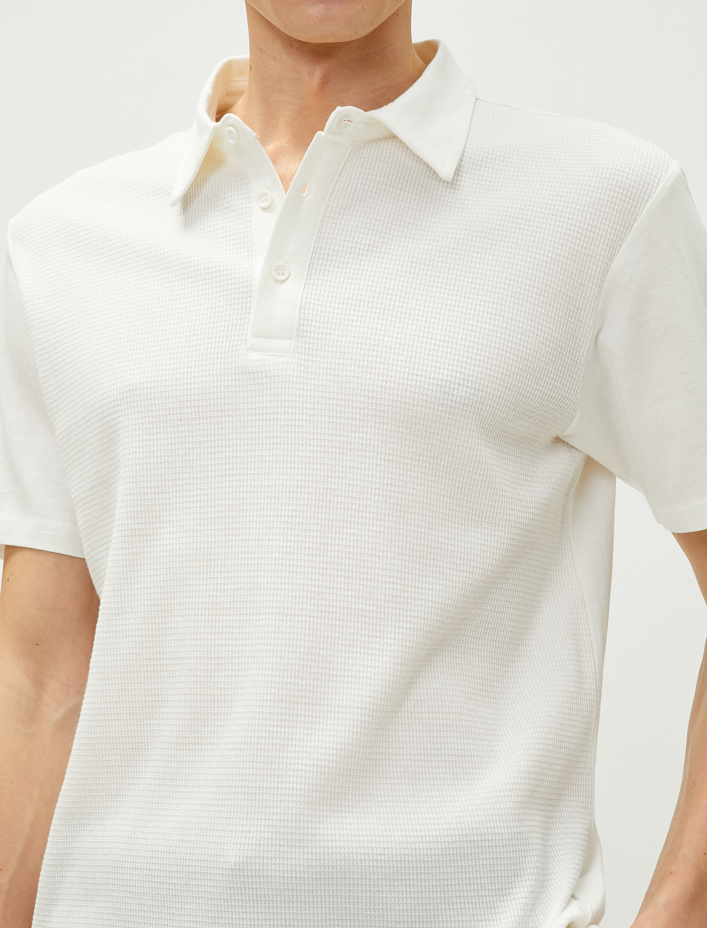   Polo Yaka Tişört Dokulu Düğmeli Dar Kesim Kısa Kollu