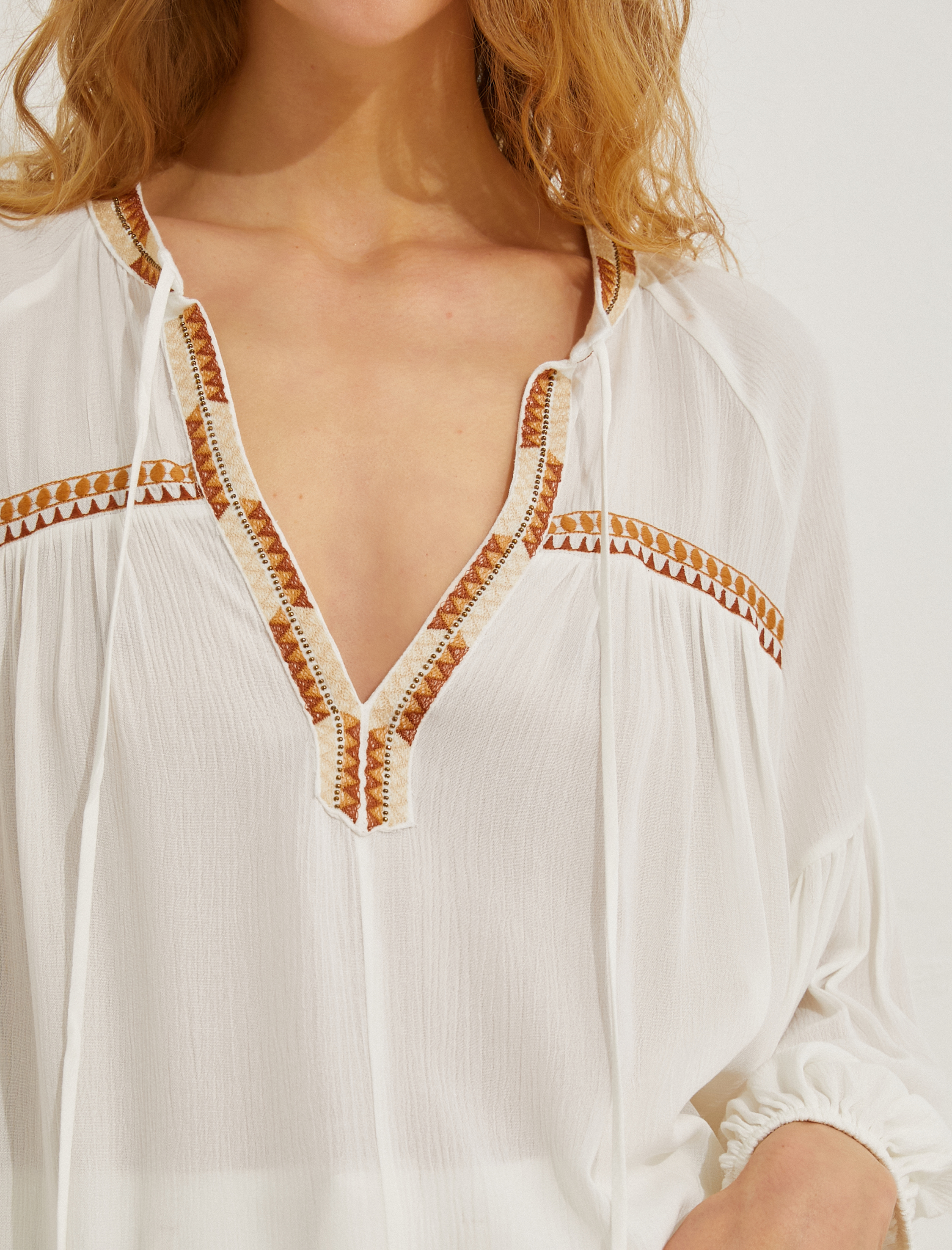   Bohem Bluz Nakış Detaylı V Yaka