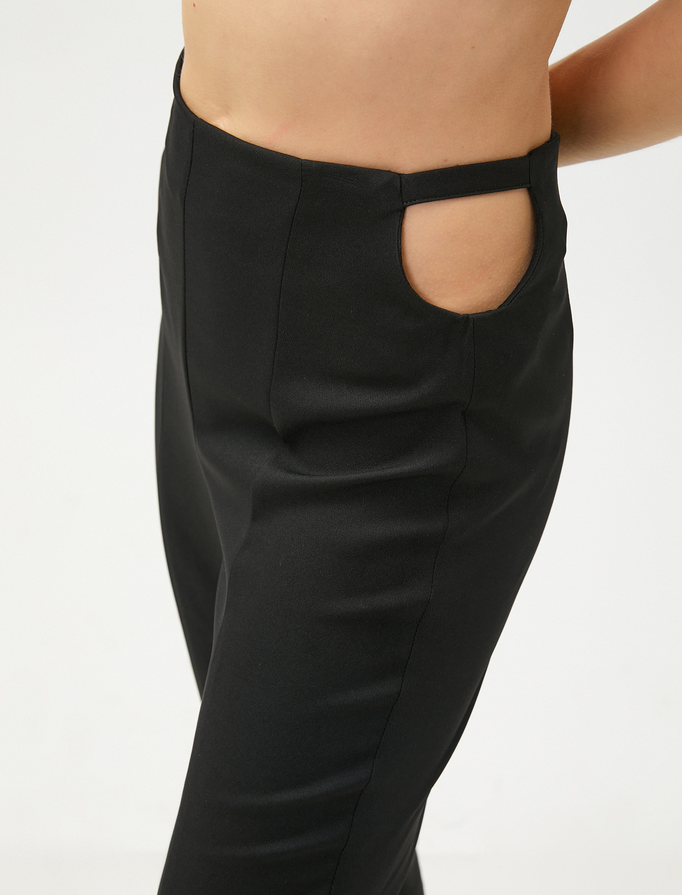   İspanyol Paça Pantolon Pencere Detaylı Yırtmaçlı