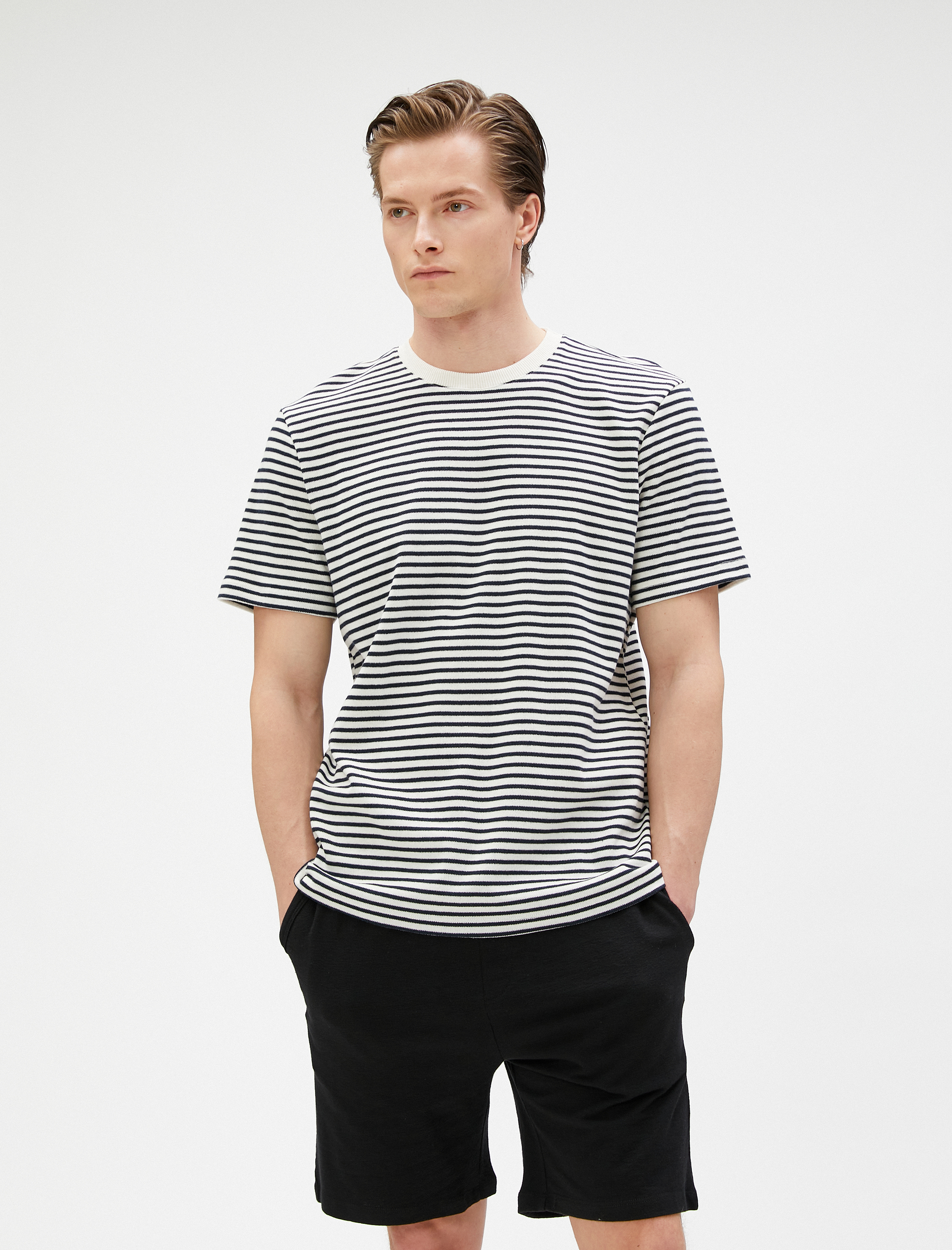   Basic Bermuda Şort Beli Bağcıklı Cep Detaylı Dar Kesim