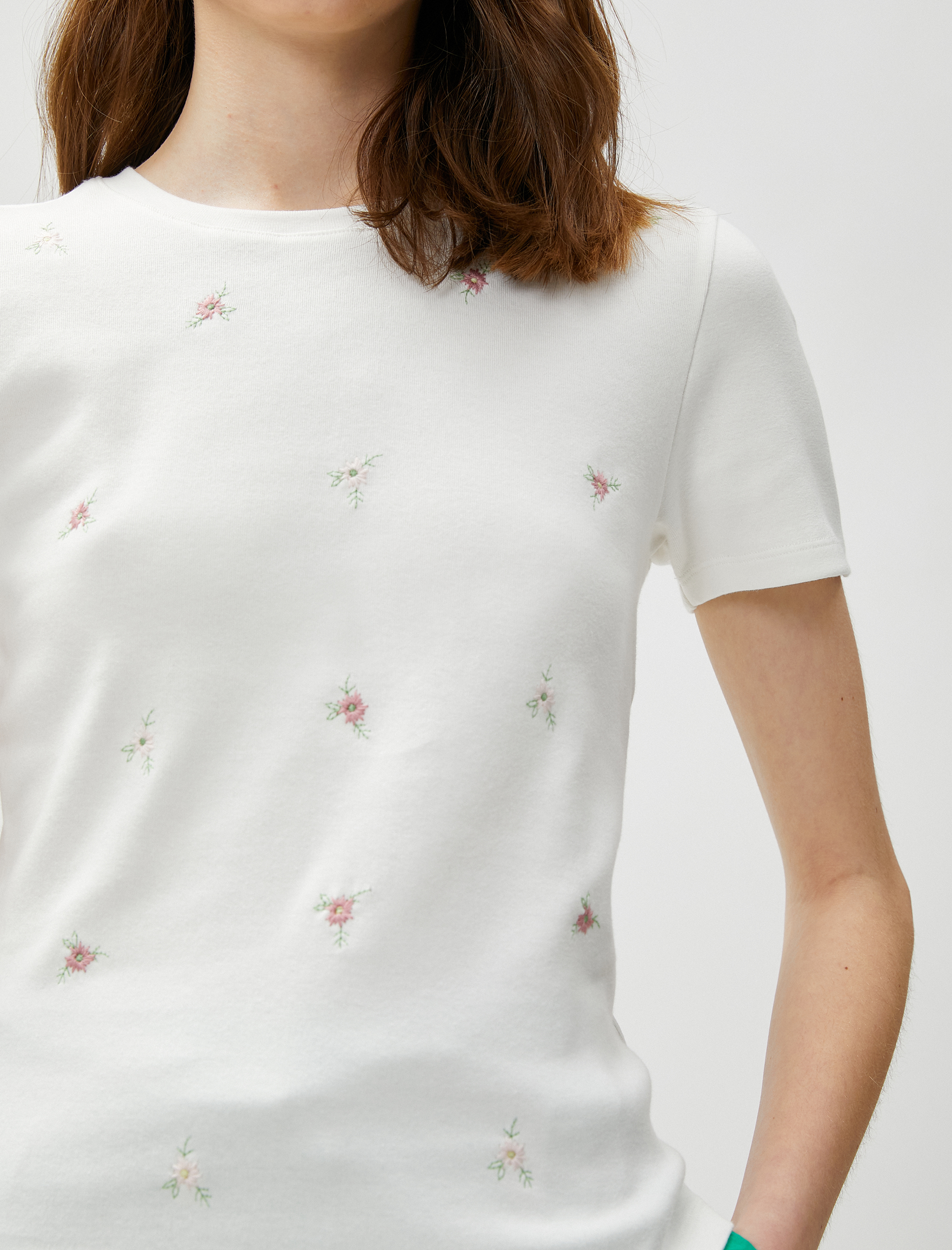   Çiçek İşlemeli Pamuklu Tişört