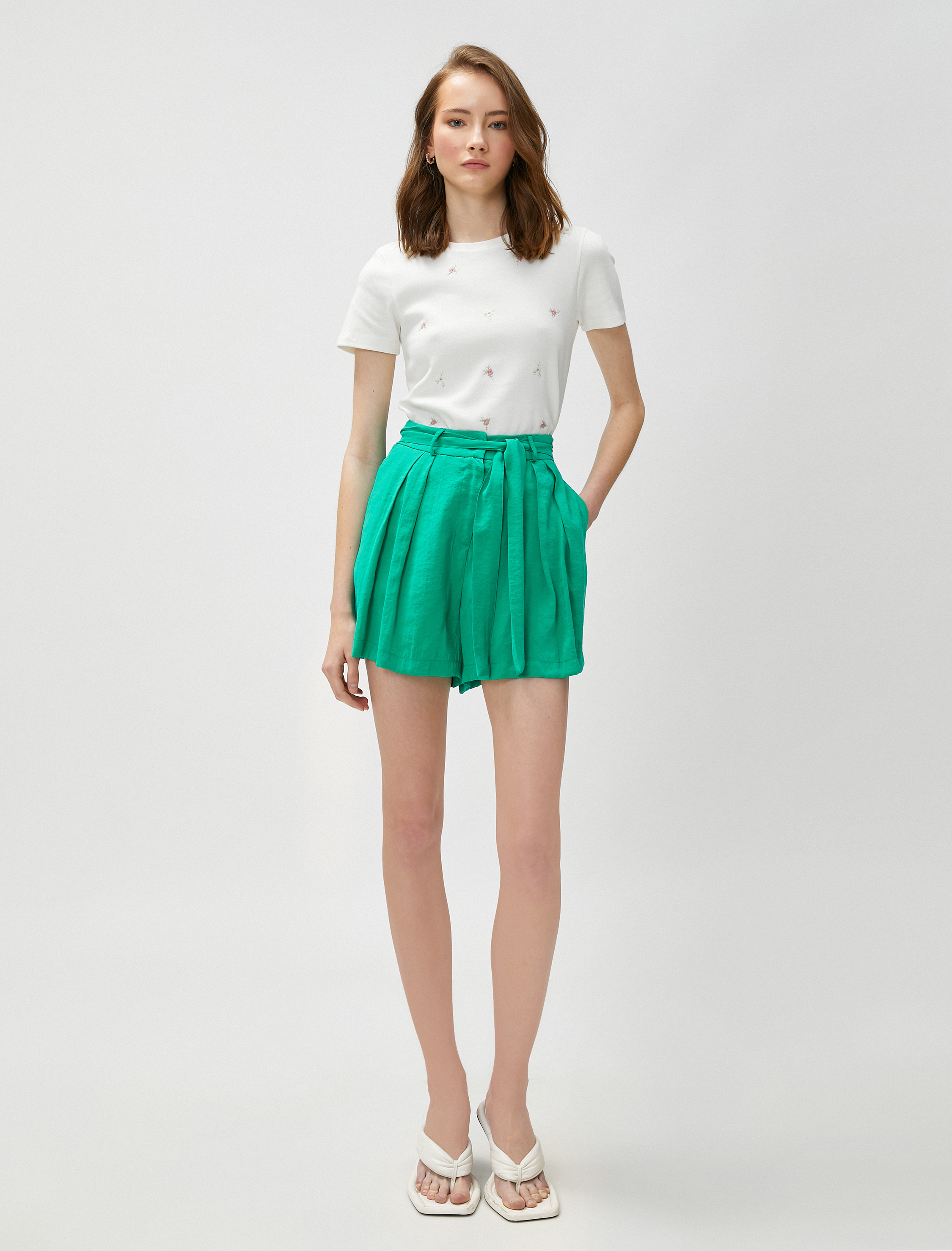   Çiçek İşlemeli Pamuklu Tişört