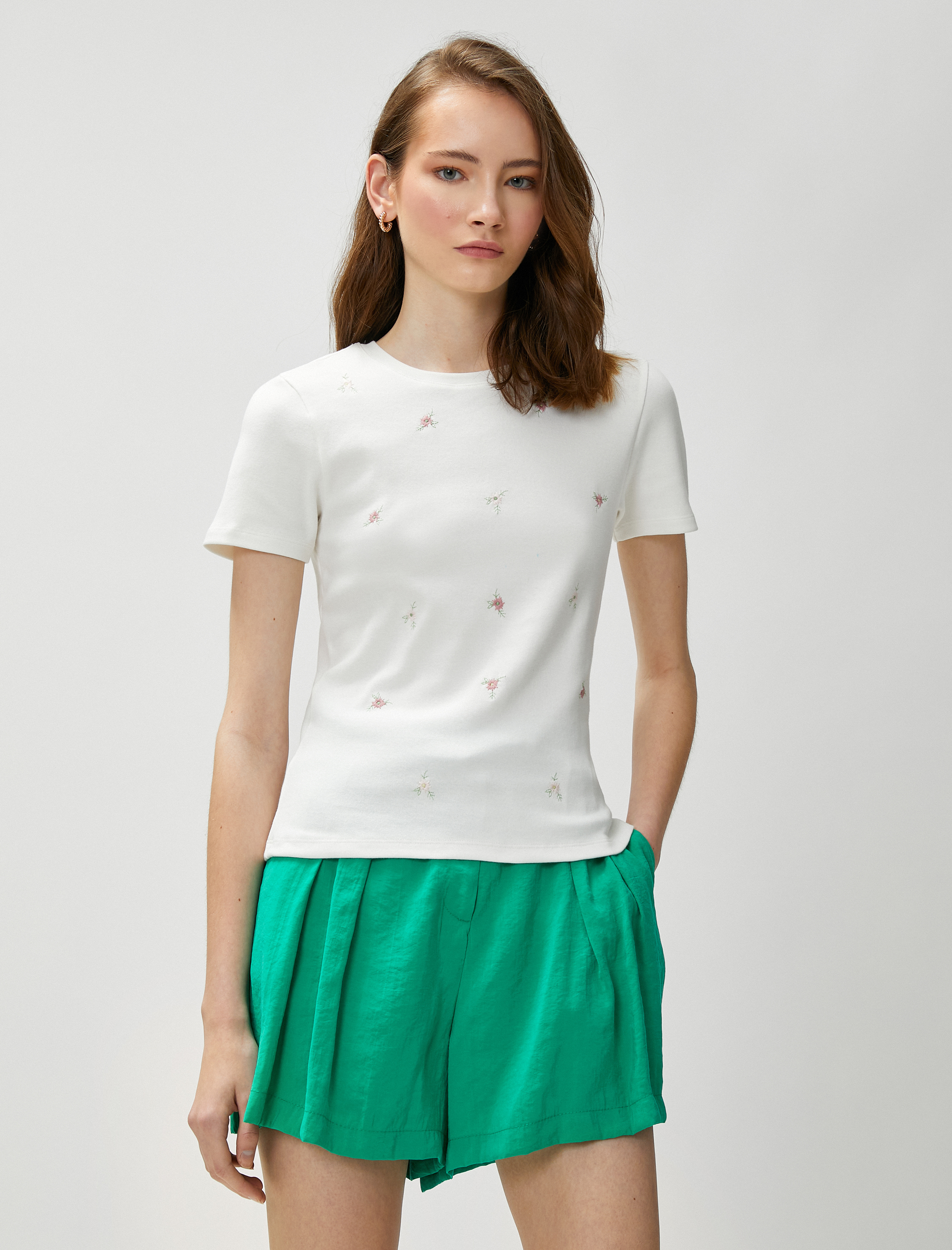   Çiçek İşlemeli Pamuklu Tişört