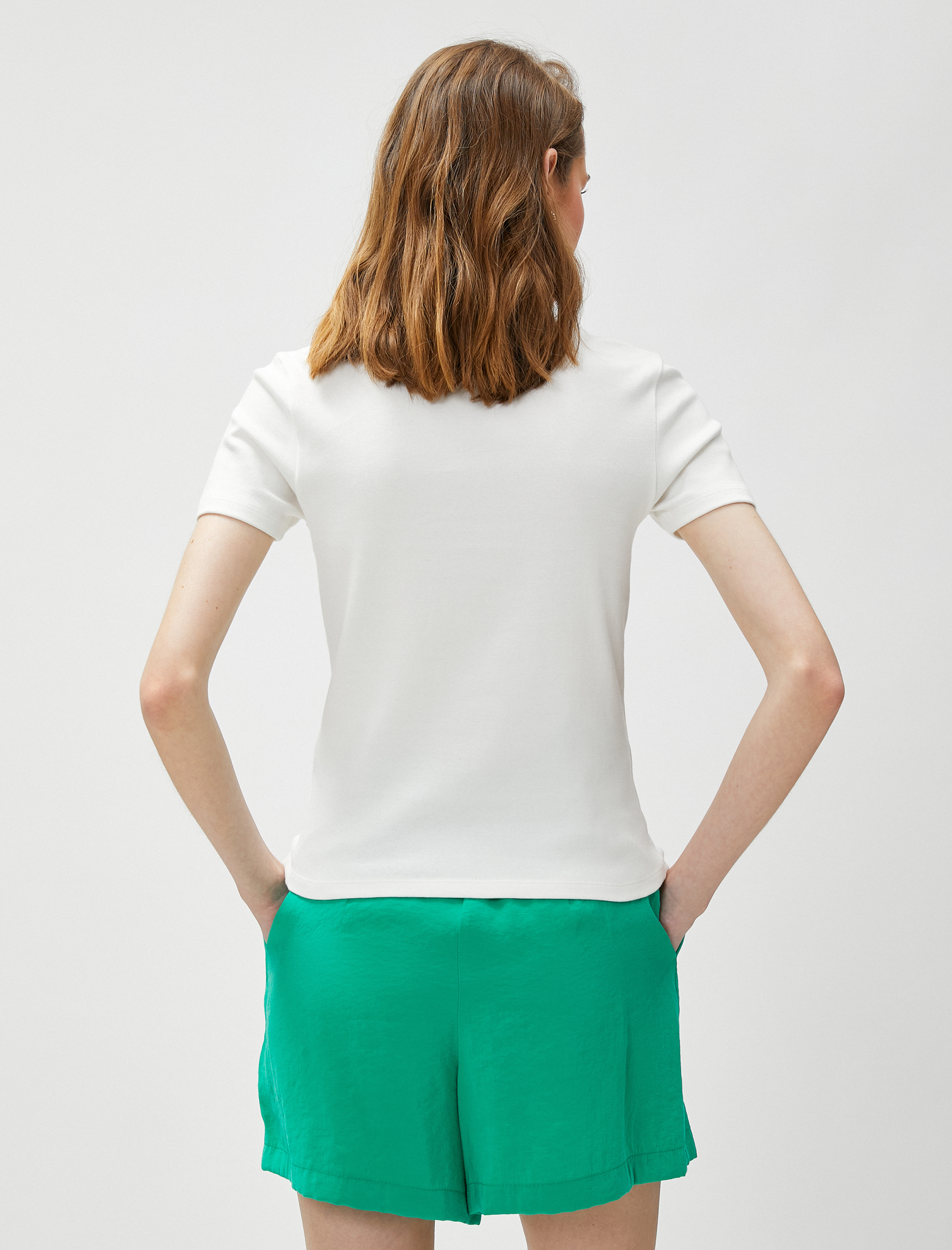   Çiçek İşlemeli Pamuklu Tişört