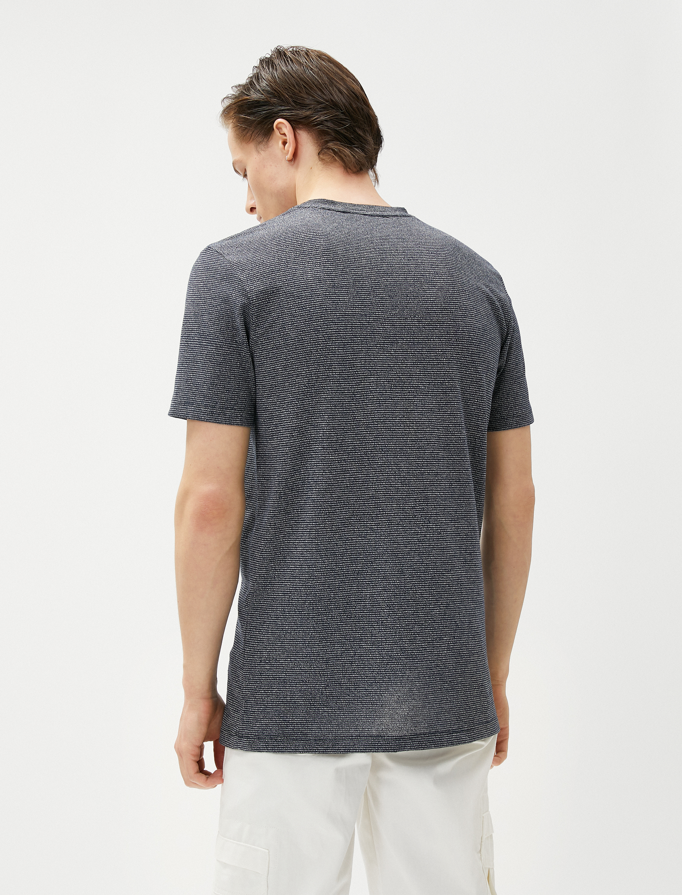   Slim Fit Tişört İşleme Detaylı Kısa Kollu Bisiklet Yaka