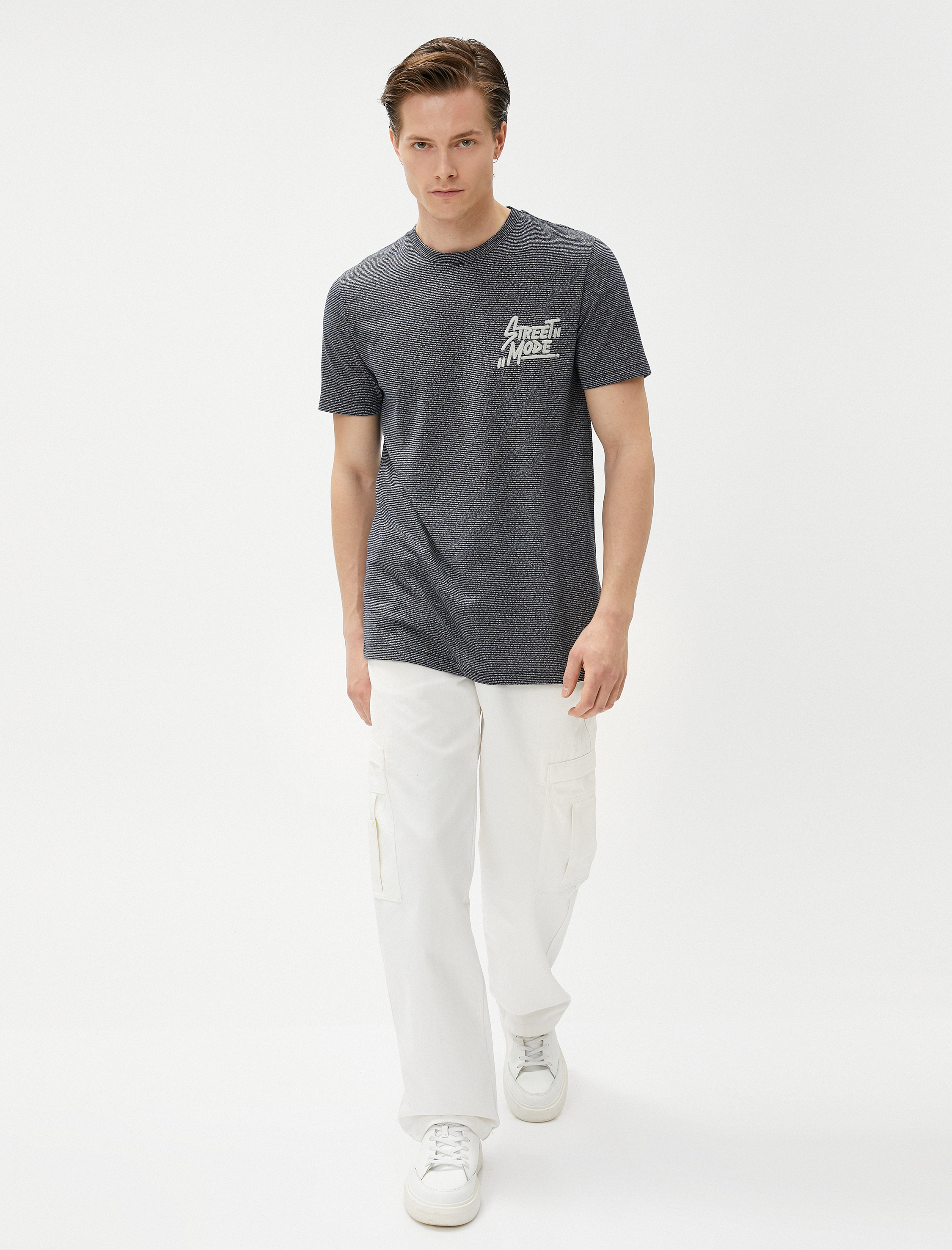   Slim Fit Tişört İşleme Detaylı Kısa Kollu Bisiklet Yaka